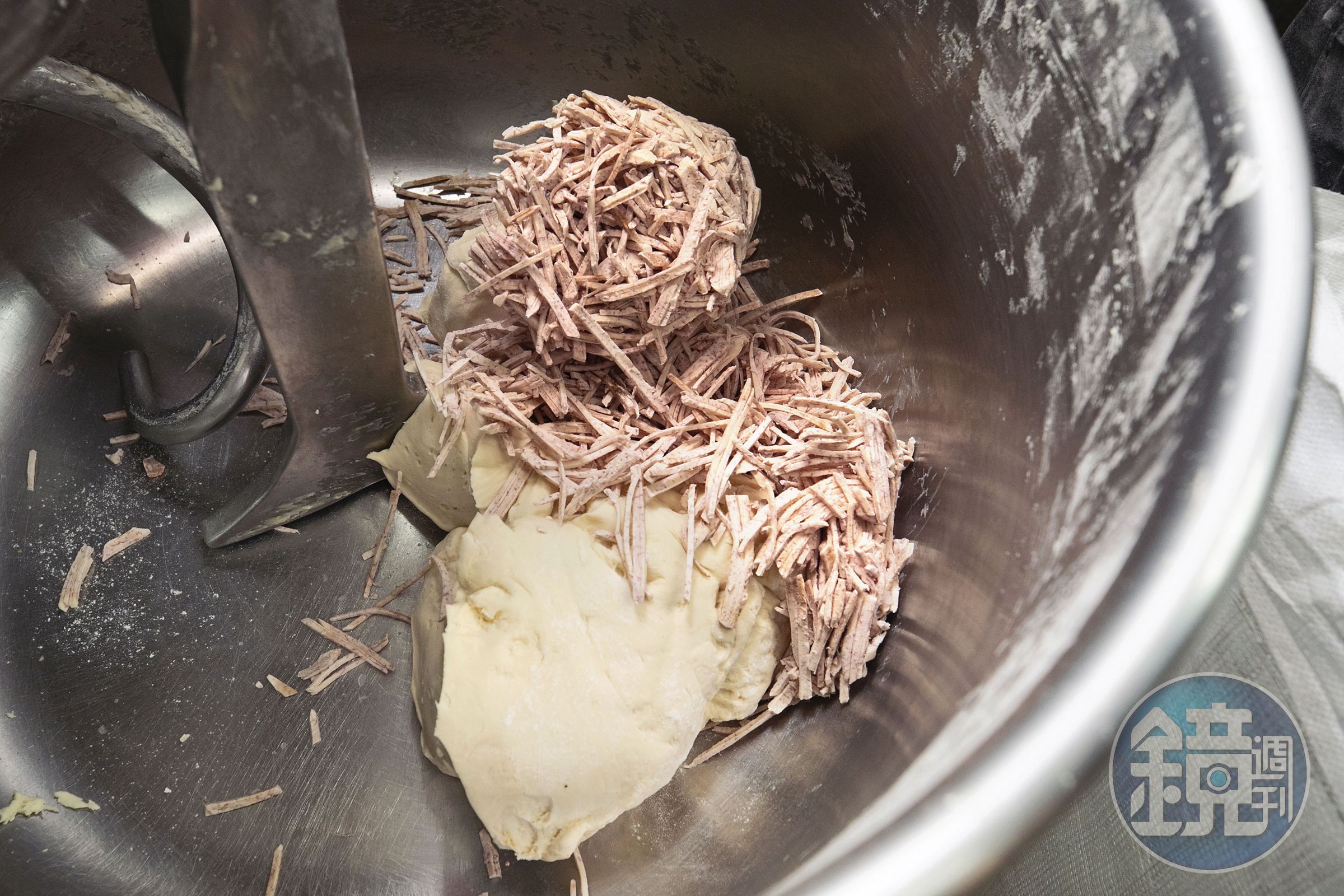 永豐盛強調不用化學香料，如芋頭饅頭是以芋頭絲與麵團攪拌而成，故不帶紫色。