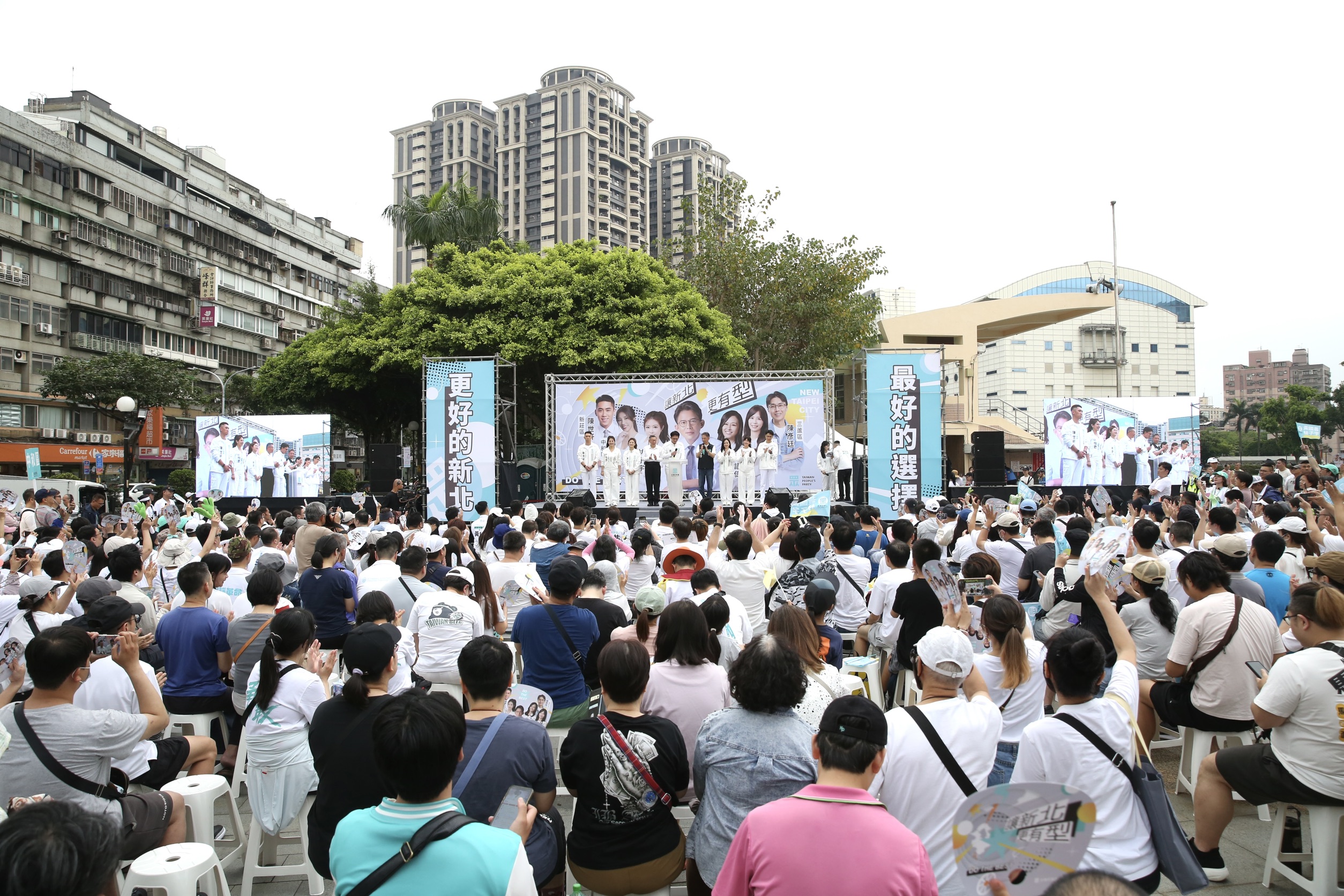 柯文哲列出黃國昌的優點,盼新北市民支持他當市長。(鏡報董孟航)