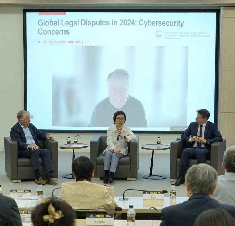 國際通商法律事務所舉辦「2024國際AI資安論壇」，律師黃麗蓉表示，人工智慧為企業帶來資安的新挑戰，不論智慧財產權侵害、營業秘密洩露，使企業面臨更高的爭端風險。（主辦單位提供）