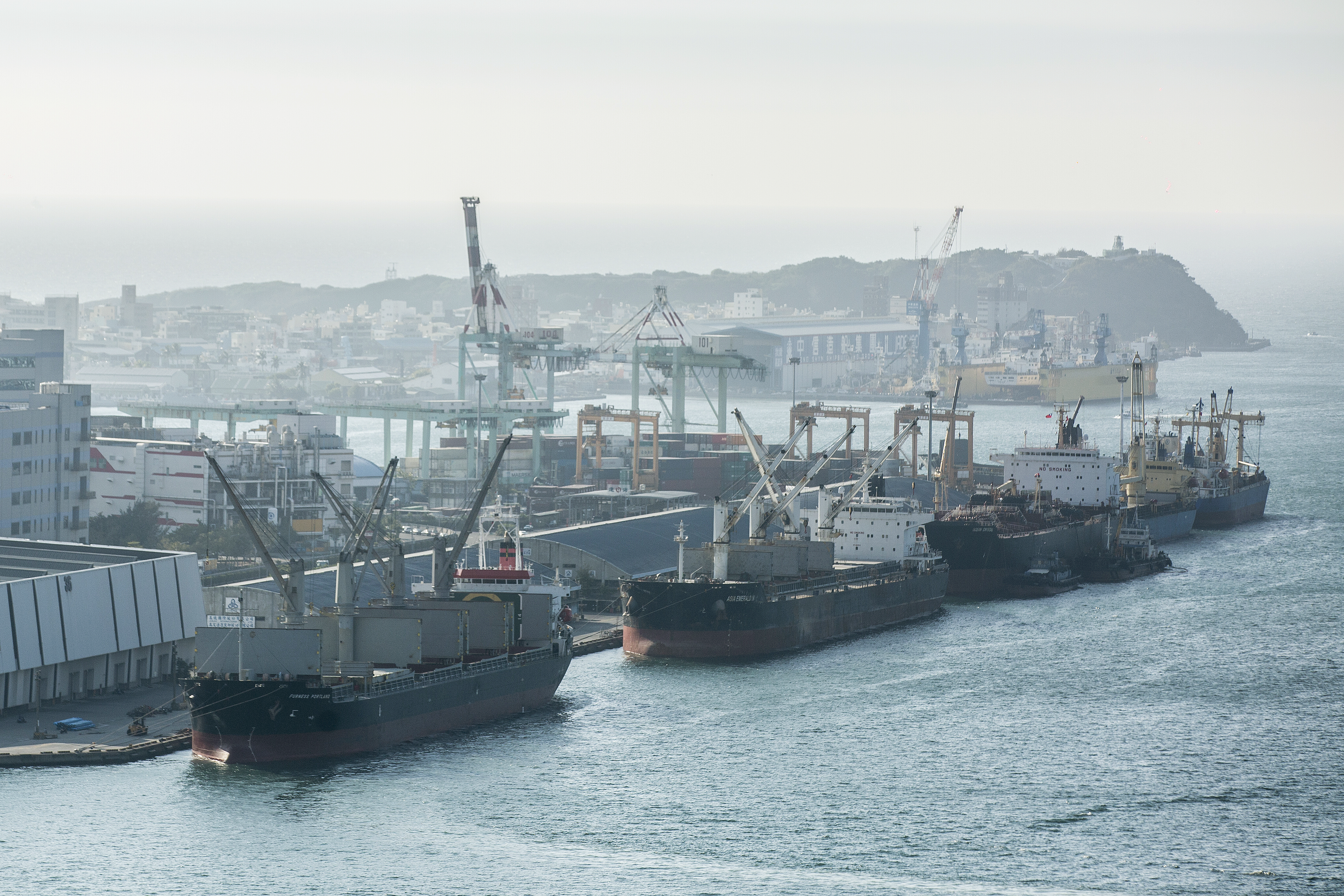 近期散裝船舶運價狂飆，激勵台股多檔散裝航運股價量齊揚。