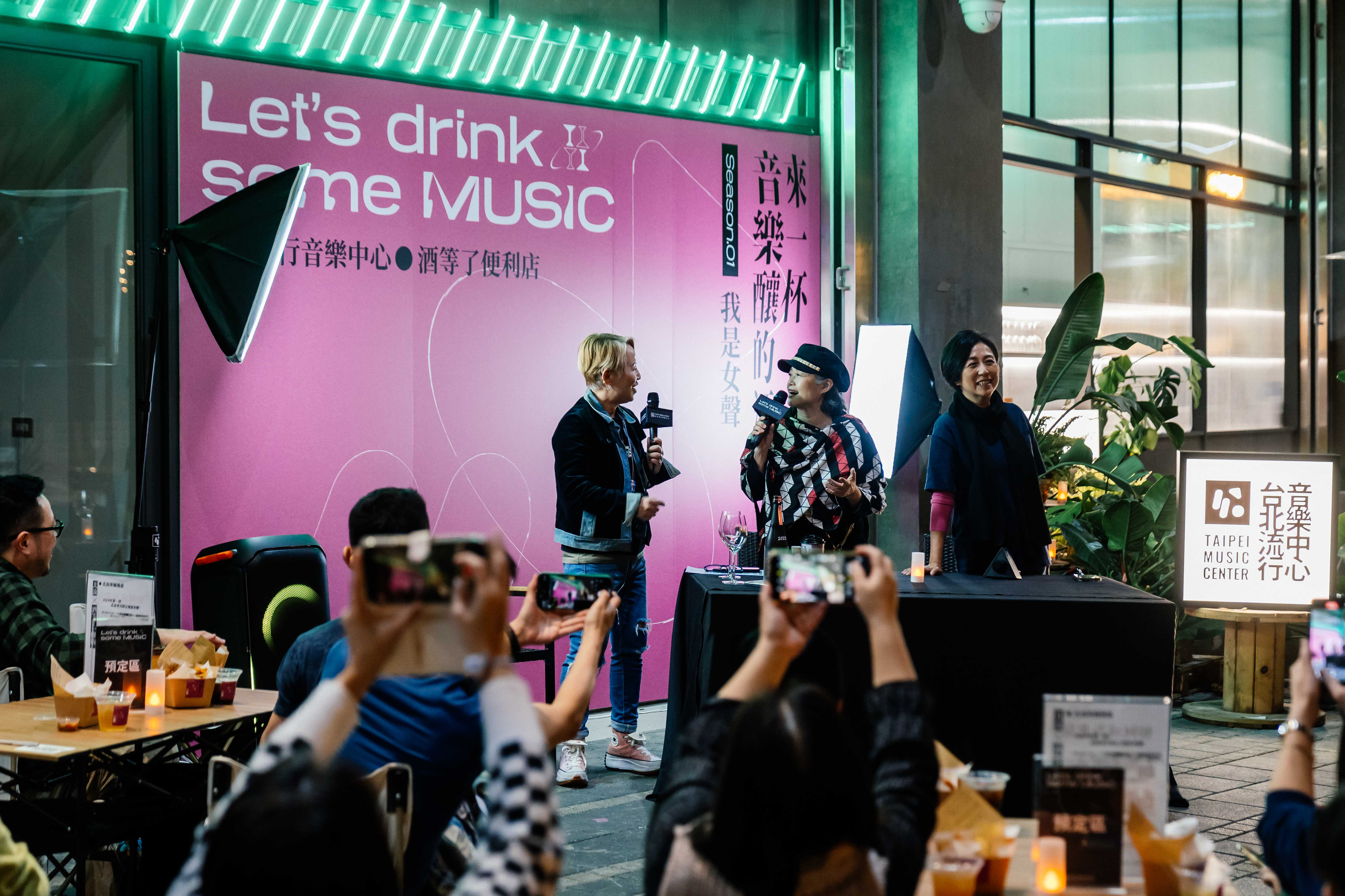 李明依（左起）、金智娟、黃韻玲暢聊認識30年往事。（北流提供）