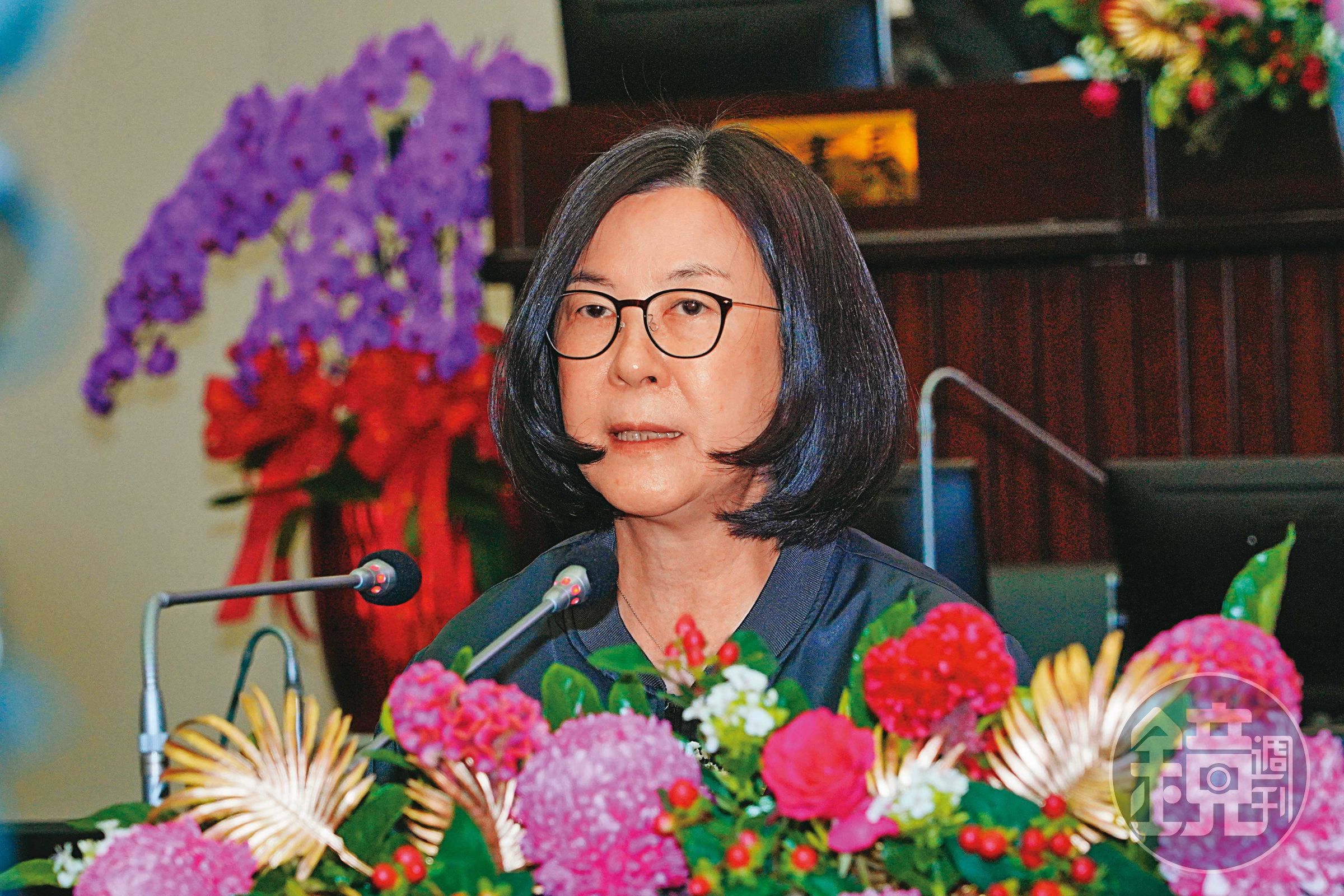 台南市議長邱莉莉涉賄選案一審無罪，她與陳凱凌等人都住在豪宅悅世界社區，此處被戲稱為「光電大樓」。
