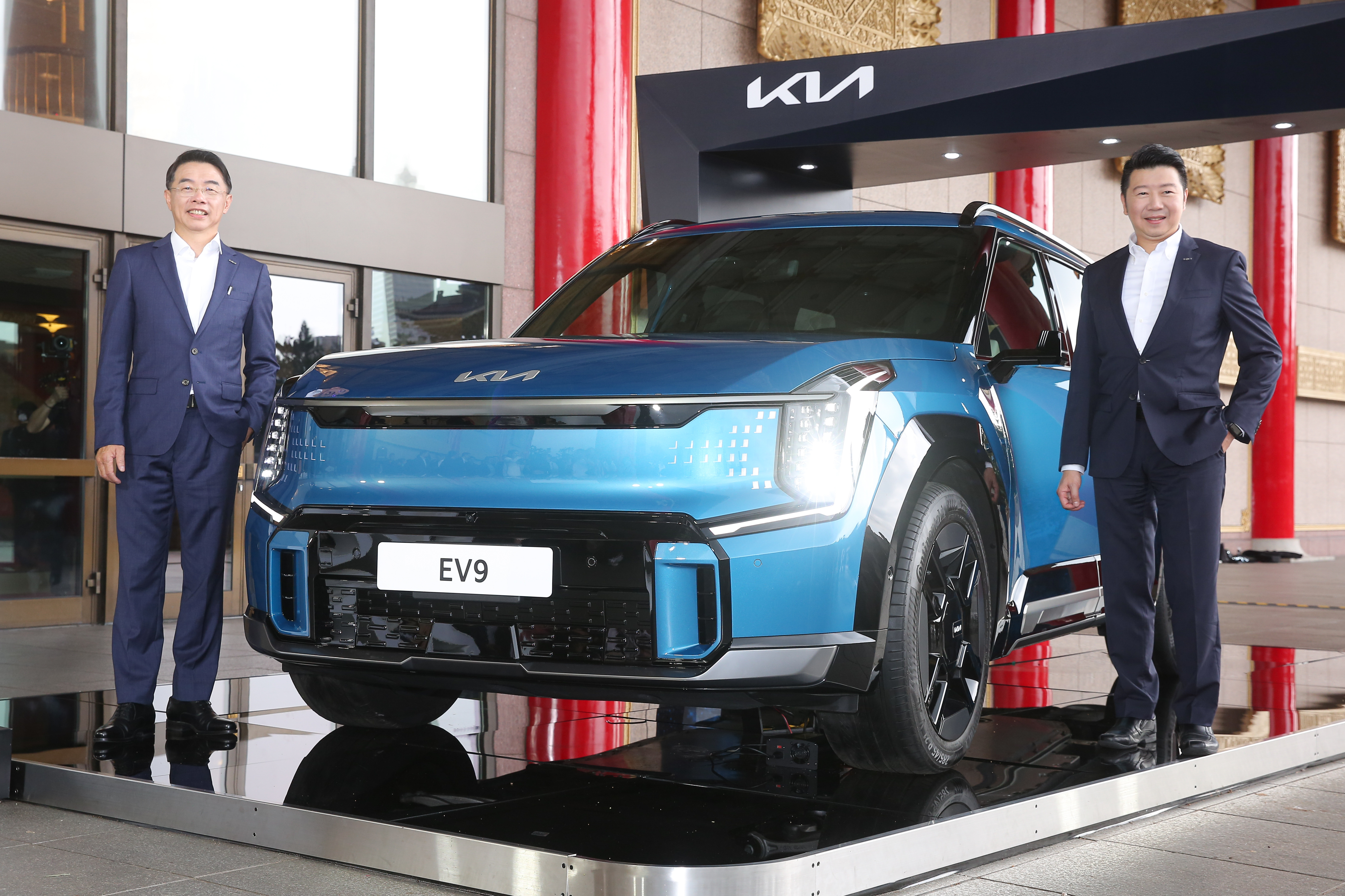 韓系車商KIA在台推出旗艦大型純電休旅KIA EV9。