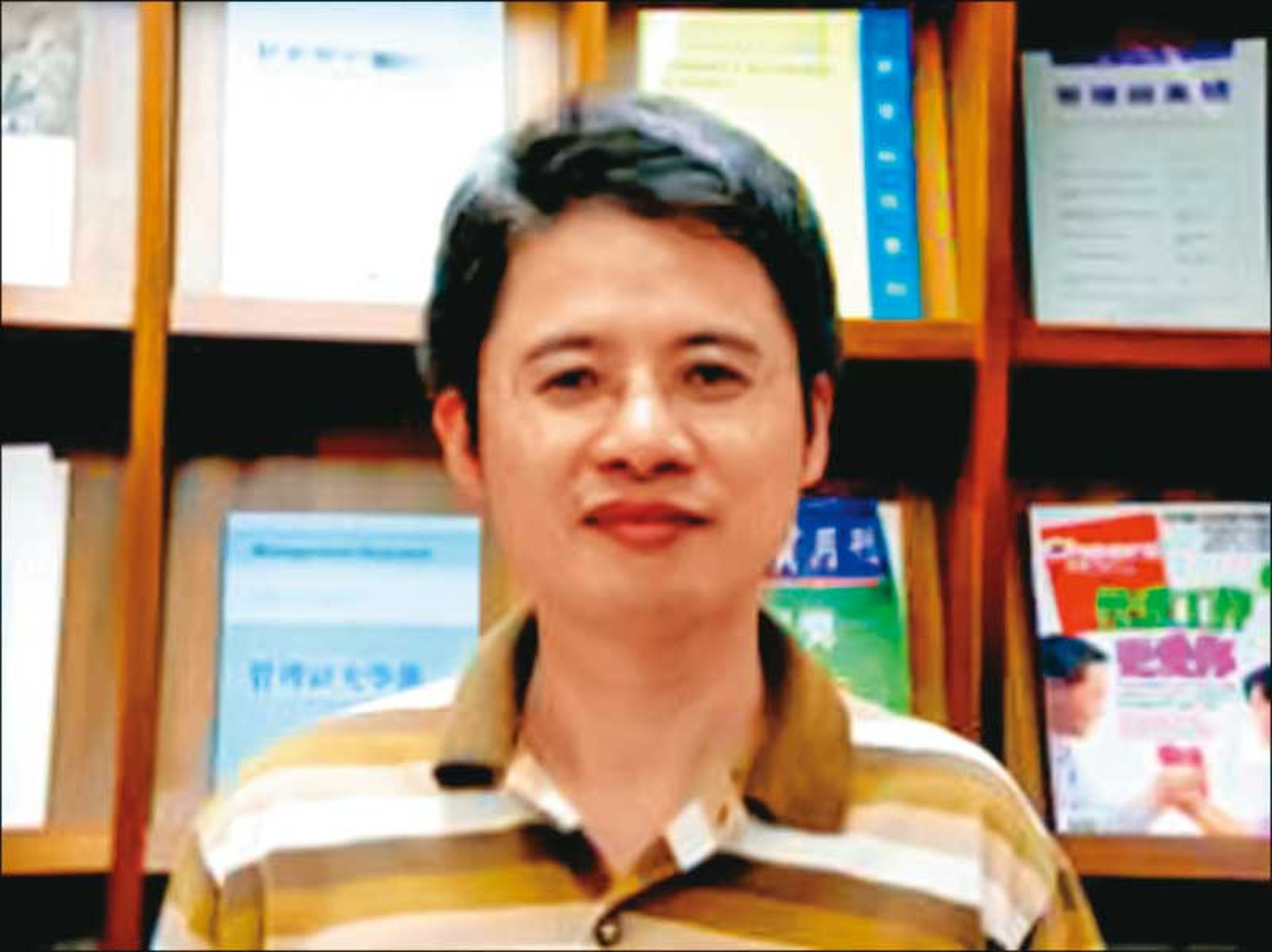 高雄科技大學教授唐惠欽(圖)幫研究生找槍手代寫論文,另涉性侵女學生。(翻攝高科大官網)