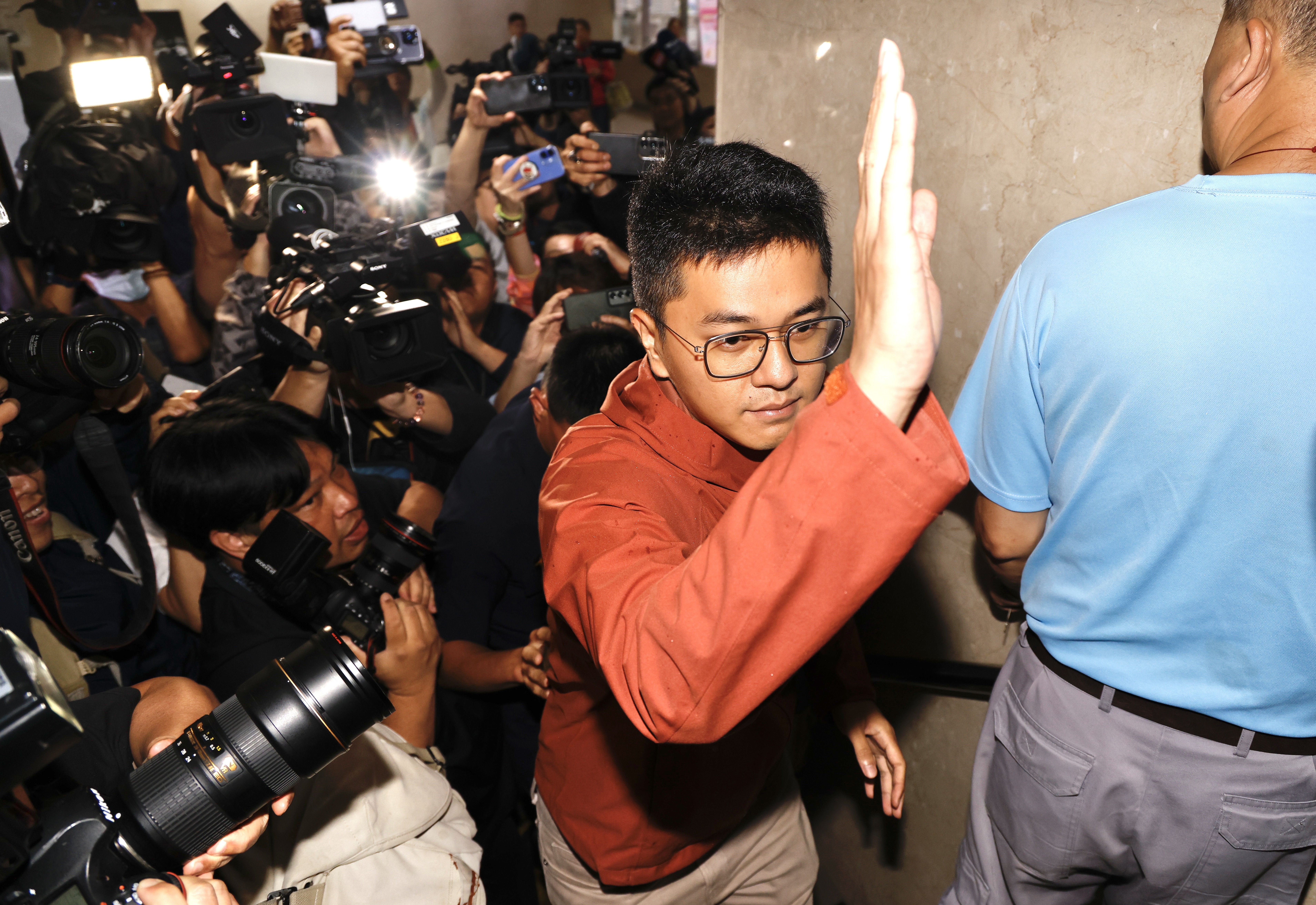 李孝亮被爆出雙重國籍與沒當兵的爭議,他仍強調會選到底。(資料照)