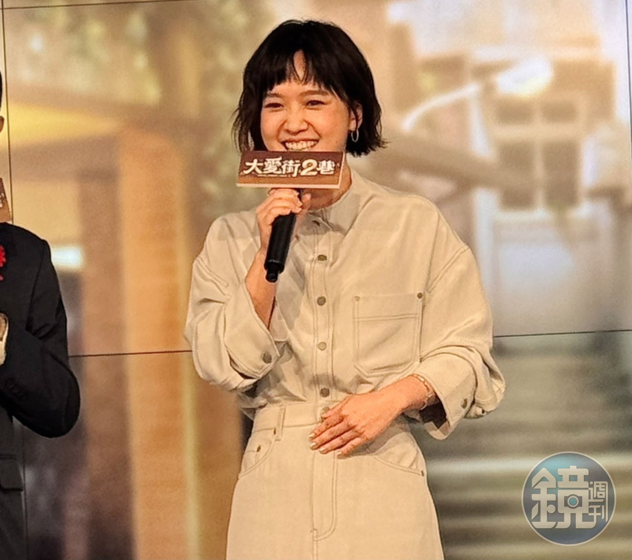 嚴正嵐在台上不自覺頻頻摸肚子引人聯想是否有孕。葉婉如攝