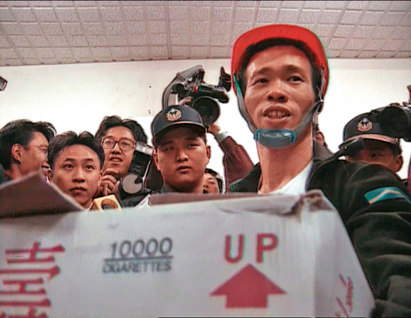 林進發供稱,他只抱走1箱鈔票,其他3箱不知去向。(東森新聞提供)