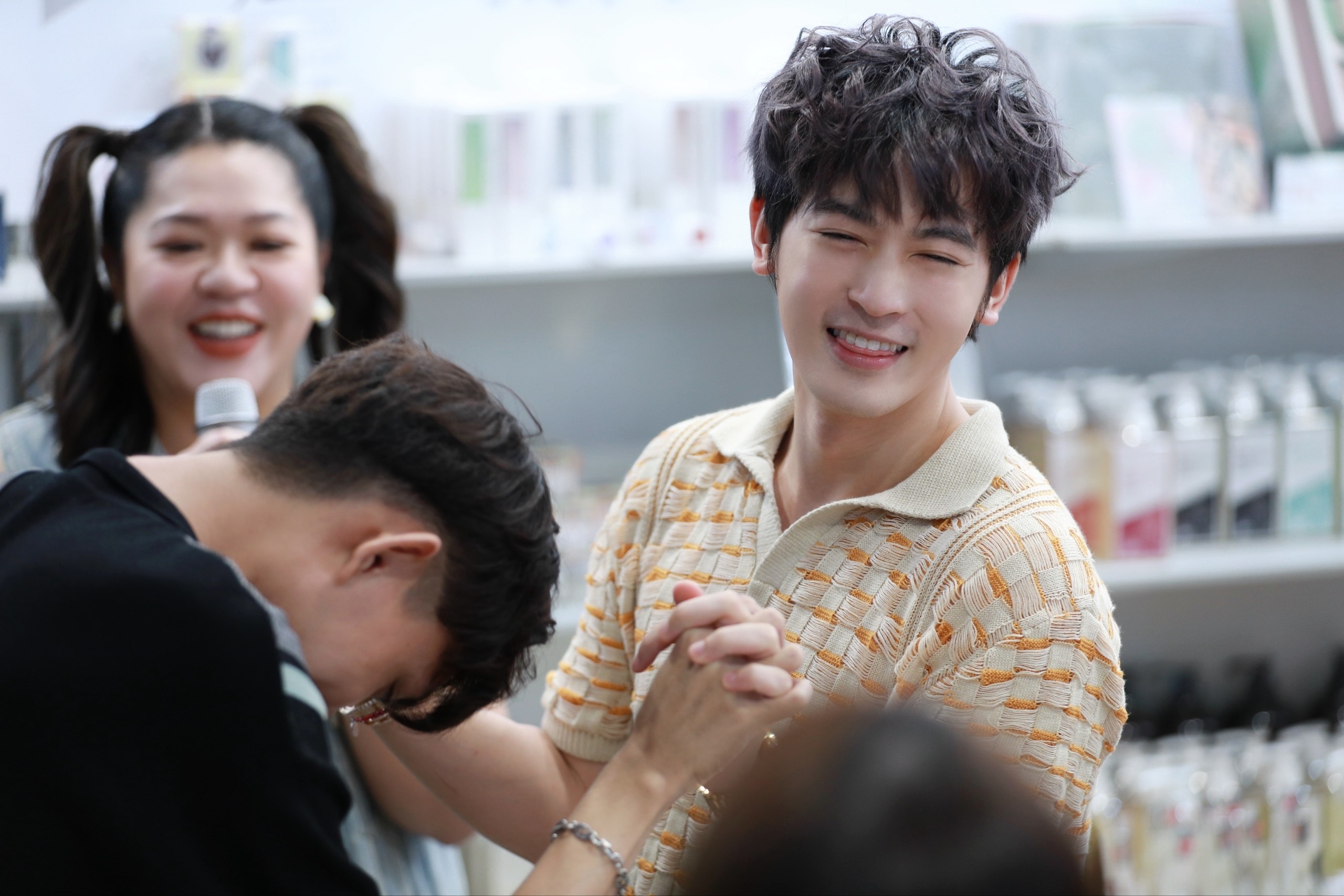 小樂吳思賢出道10週年，推出由了「Ease香氛」x「WOOOOO BY TEAM LOVE」聯手打造的香氛特調。（Ease香氛提供）