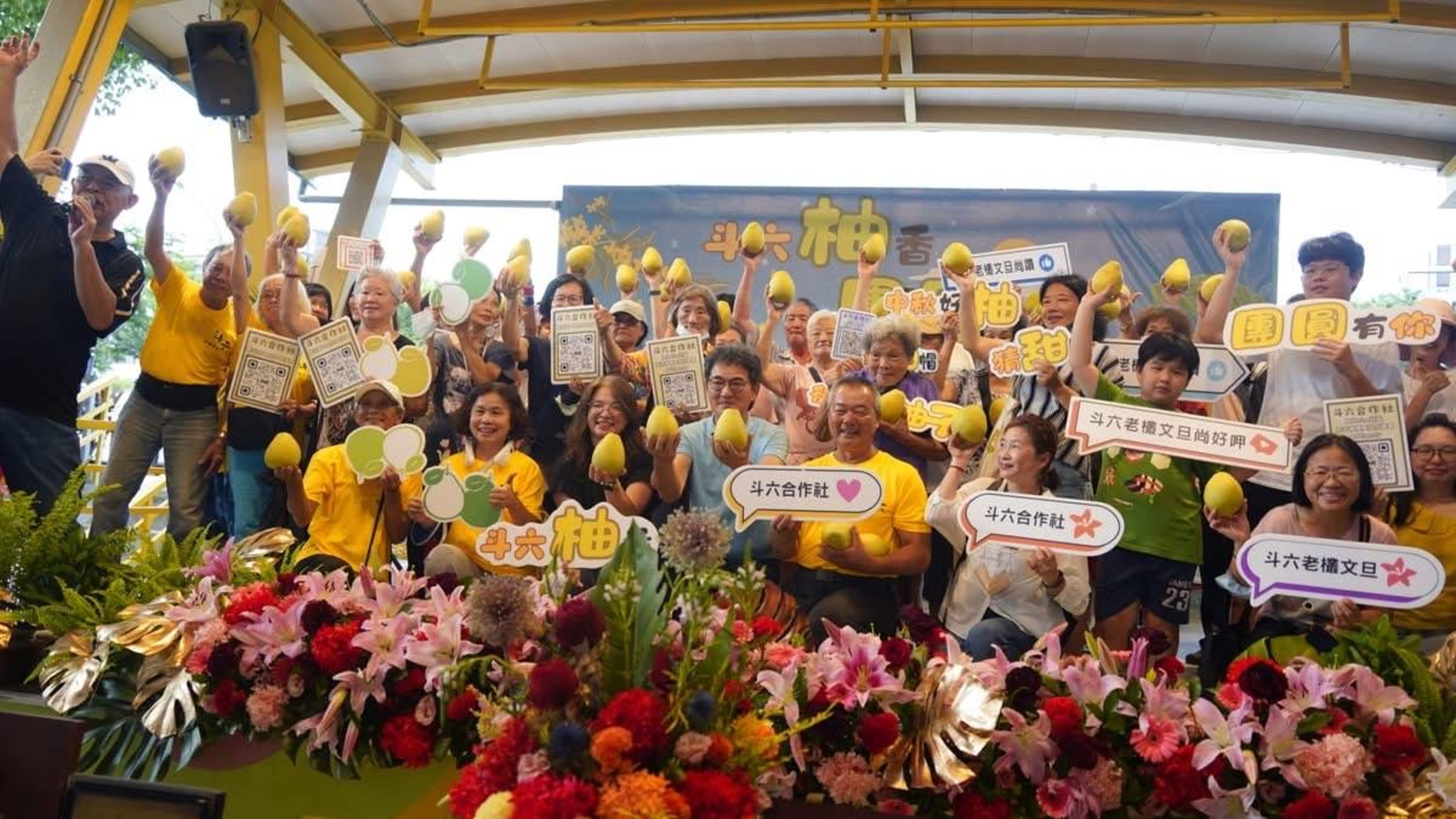 立法委員劉建國今（17）日北上，在台北希望廣場舉辦「斗六柚香 團圓有你」文旦行銷活動。（劉建國辦公室提供）