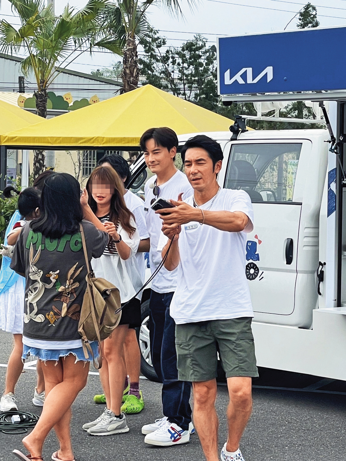 李李仁（右）的戲約不斷，而且極少捲入負面新聞當中。左為鄭元暢。（讀者提供）