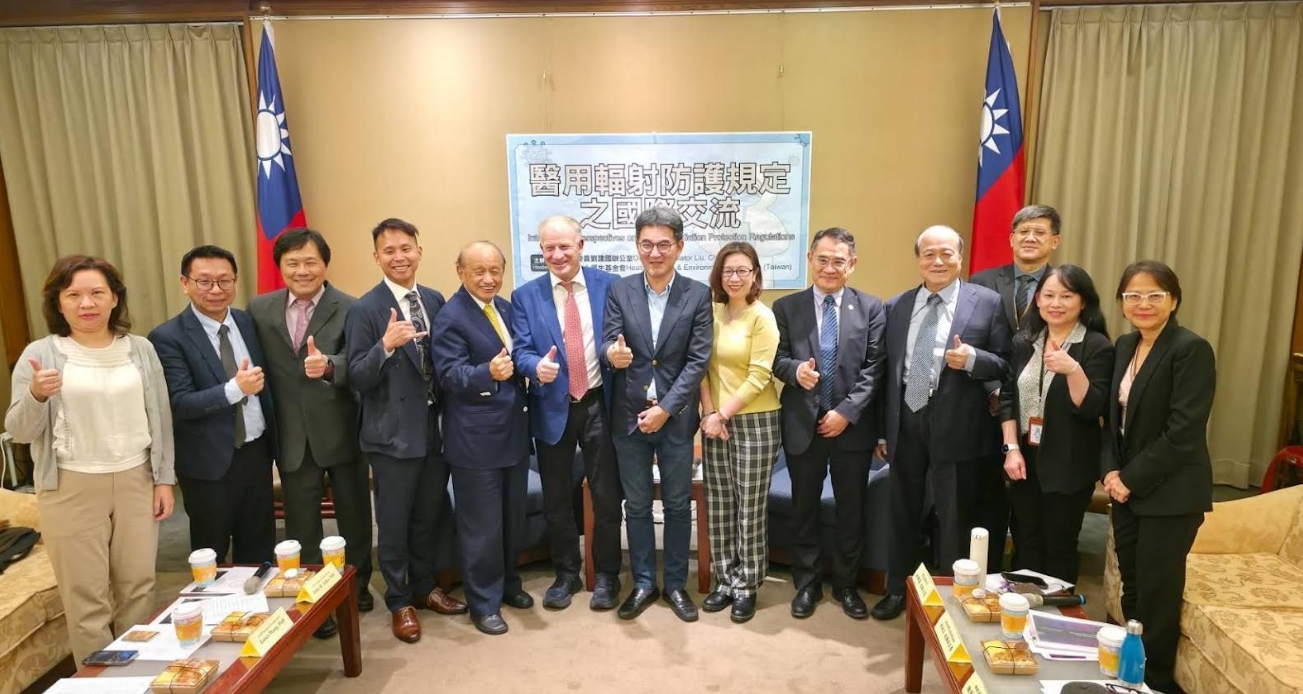 探討台灣核子醫學未來發展,立委劉建國今於立法院主辦醫用輻射防護規定之國際交流座談茶會。(劉建國辦公室提供)