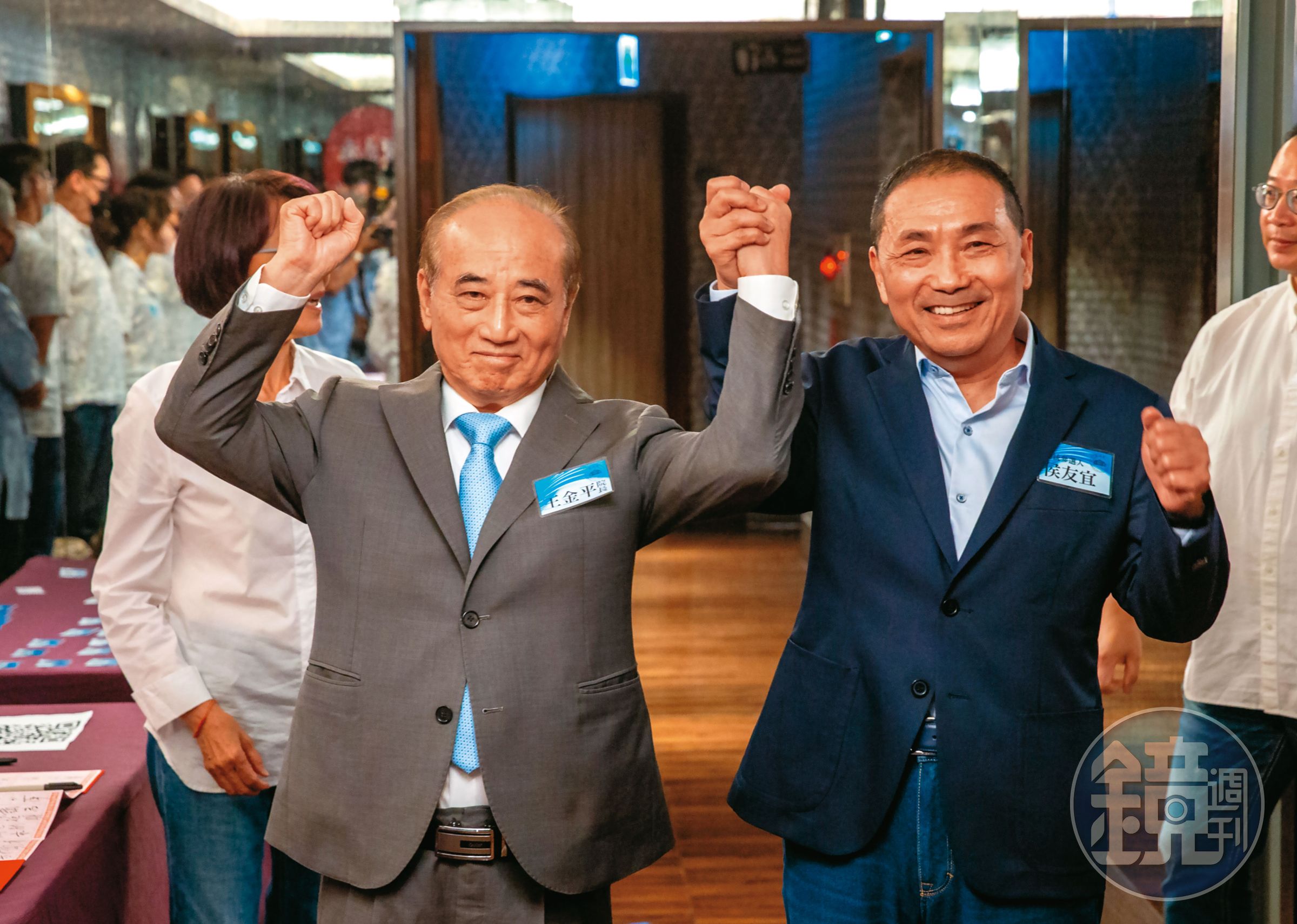 距大選投票剩3個月,侯友宜(右)拉王金平(左)入陣整合地方派系。