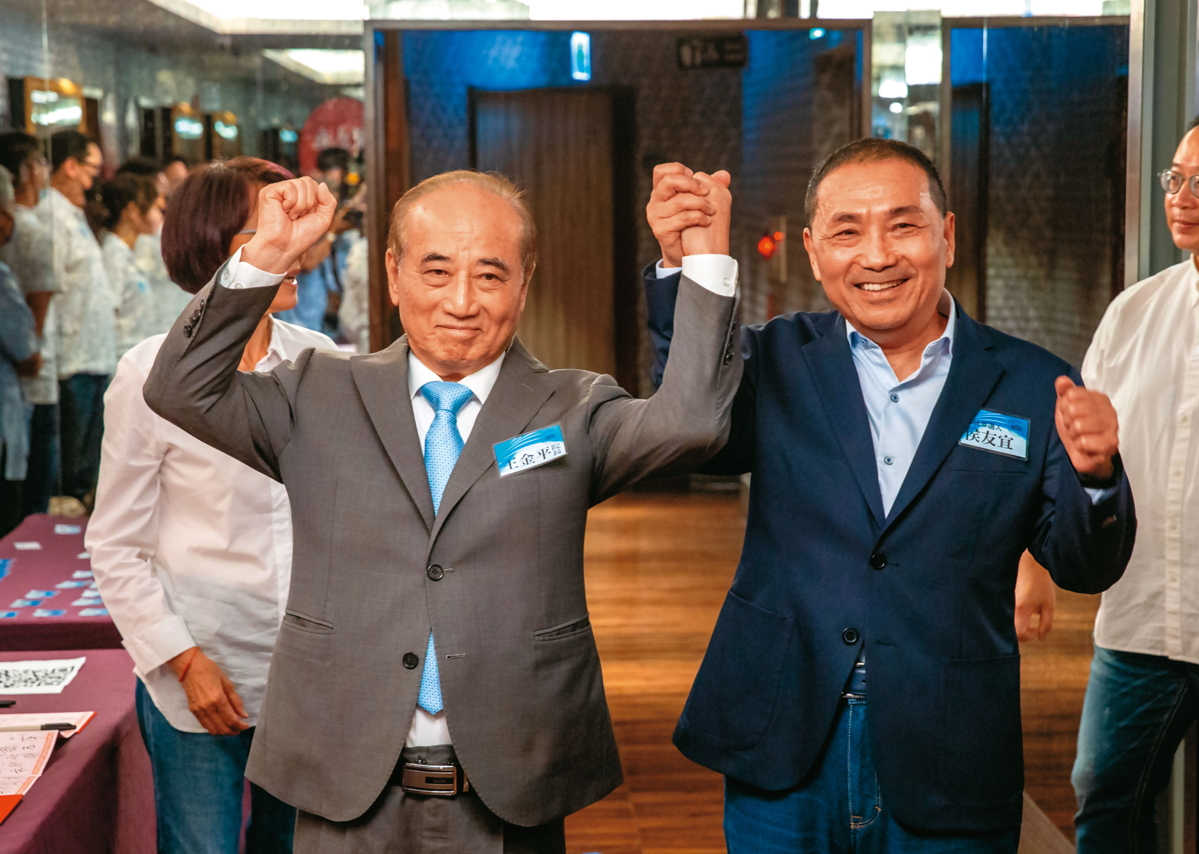 距離明年大選投票剩不到百天，侯友宜（右）拉王金平（左）入陣增添戰力。