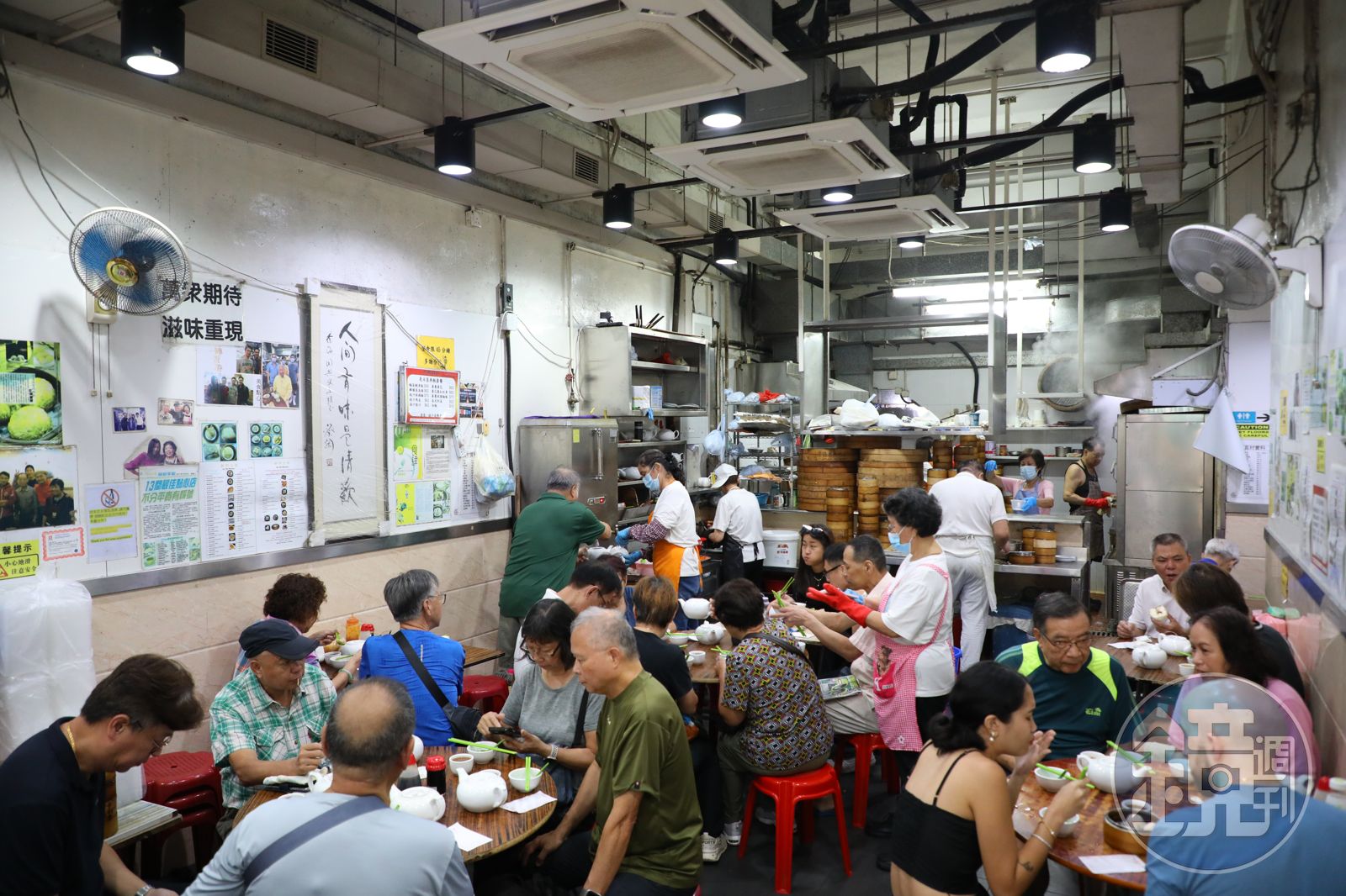 「新興食家」每天凌晨3點一開張就湧進眾多食客，本地人來解饞、外地人來朝聖。