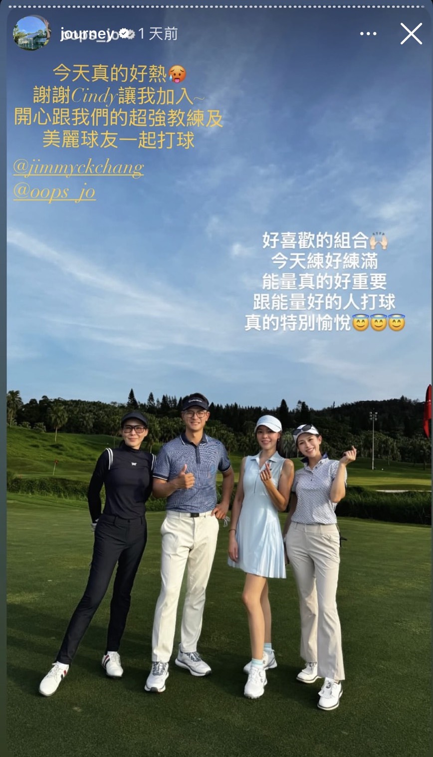 曾馨瑩(右二)與好友們在高爾夫球場揮桿,穿一身白色高爾夫洋裝,展現修長美腿。(翻攝hsin_ying_tseng IG)