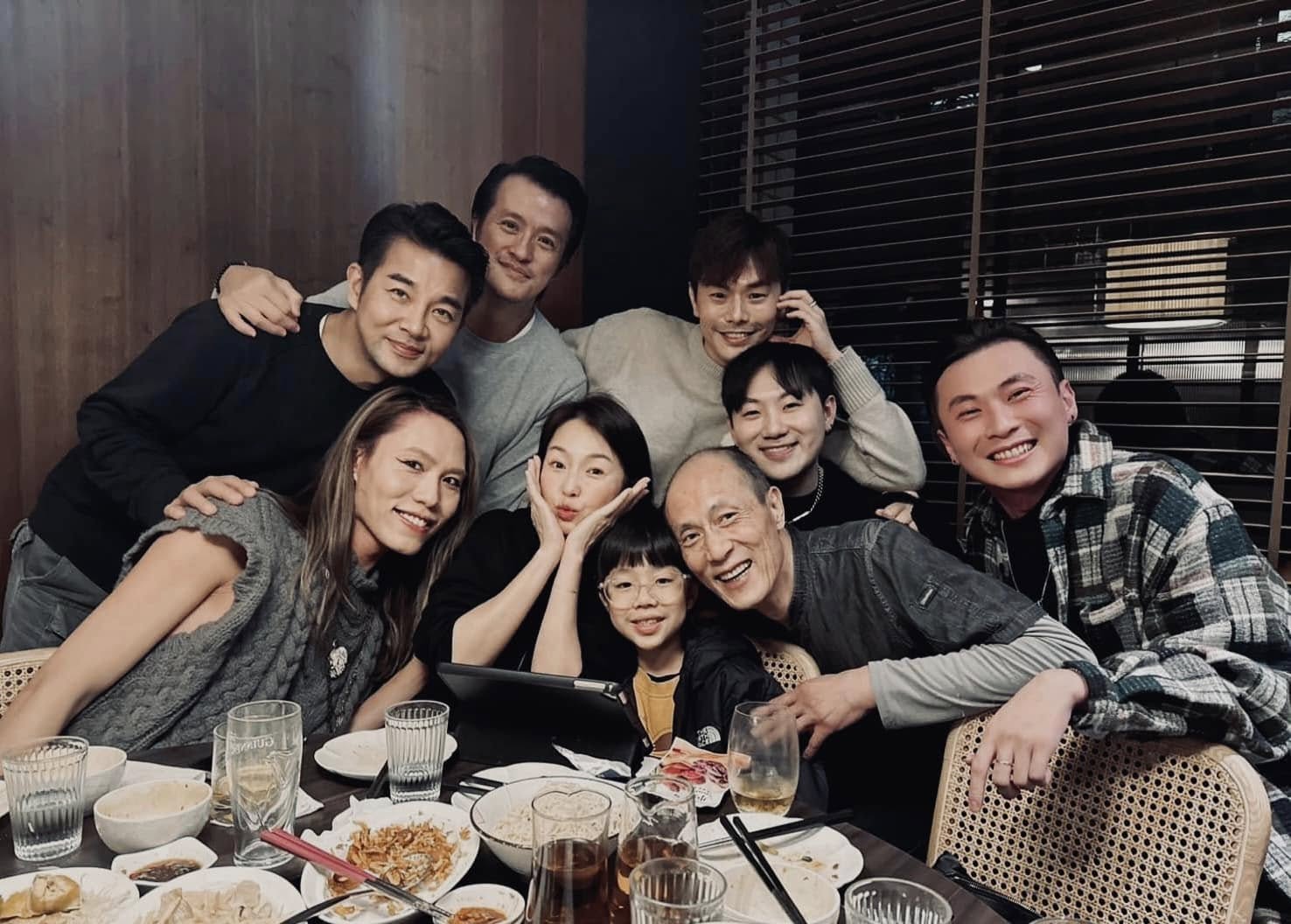 六月一家人去年農曆年才去找楊爸爸回娘家。（翻攝臉書）