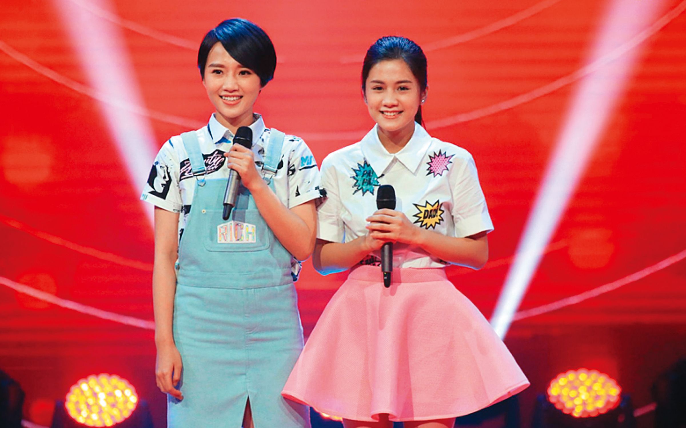 2015年晨悠參與浙江衛視《中國好聲音》第4季比賽，以一首〈野子〉爆紅。左為郭惟晨、右為吳以悠。（中天提供）