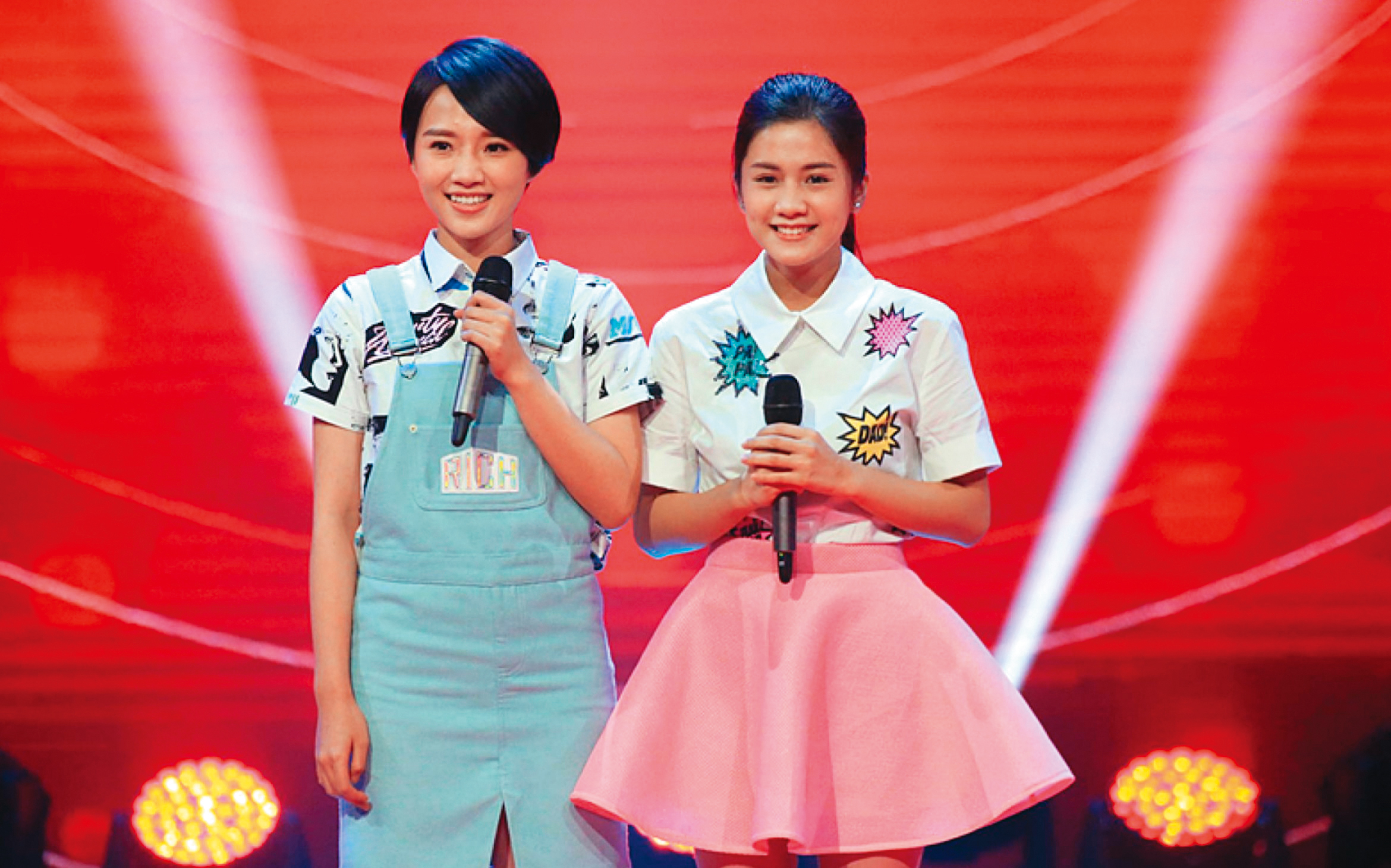 2015年晨悠參與浙江衛視《中國好聲音》第4季比賽,以一首〈野子〉爆紅。左為郭惟晨、右為吳以悠。(中天提供)