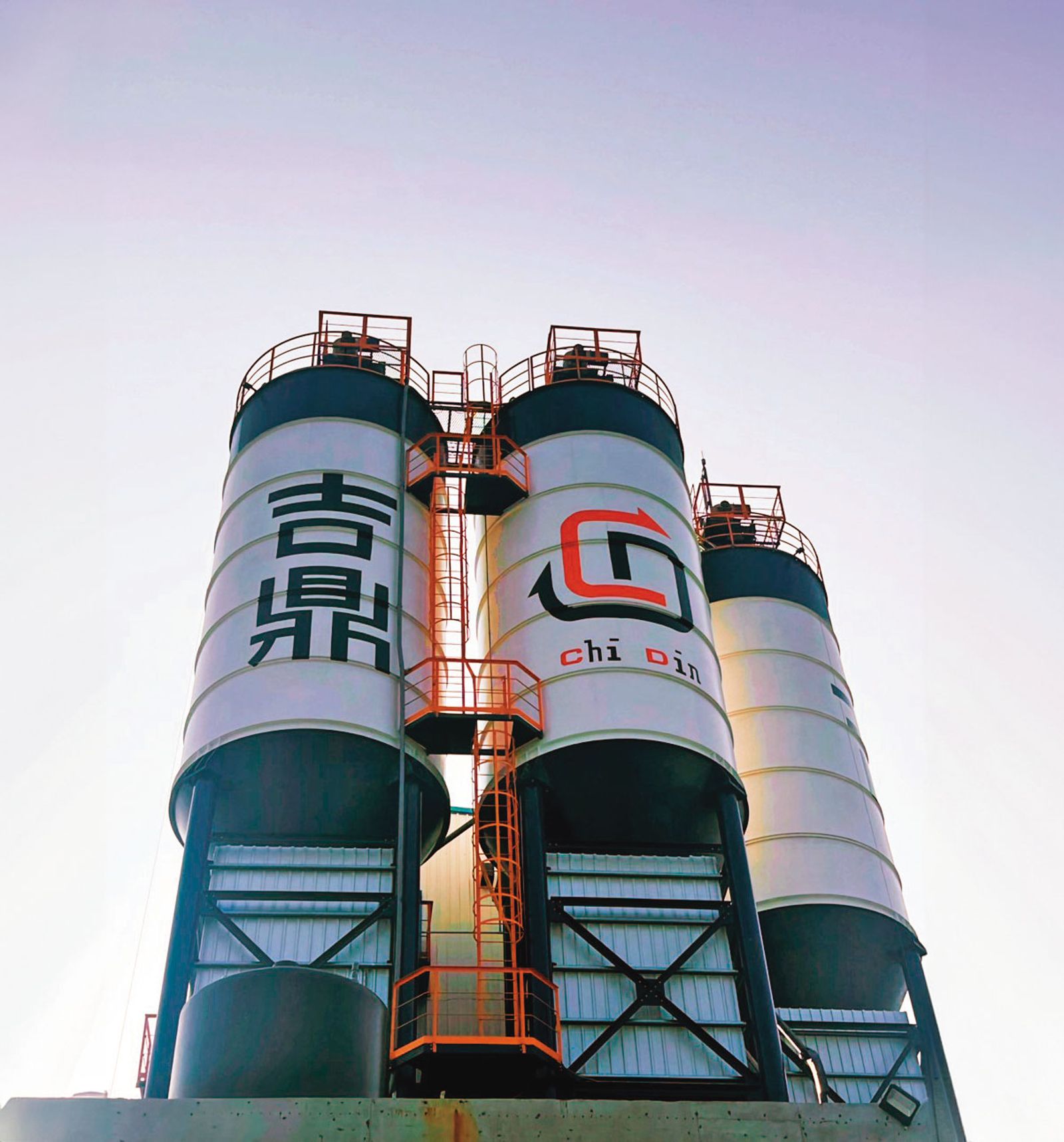 鎖定循環經濟商機，可寧衛將不能掩埋的廢棄物處理成再生粒料，並透過旗下吉鼎材料（圖）將其處理成控制性低強度回填材料。（翻攝自可寧衛官網）