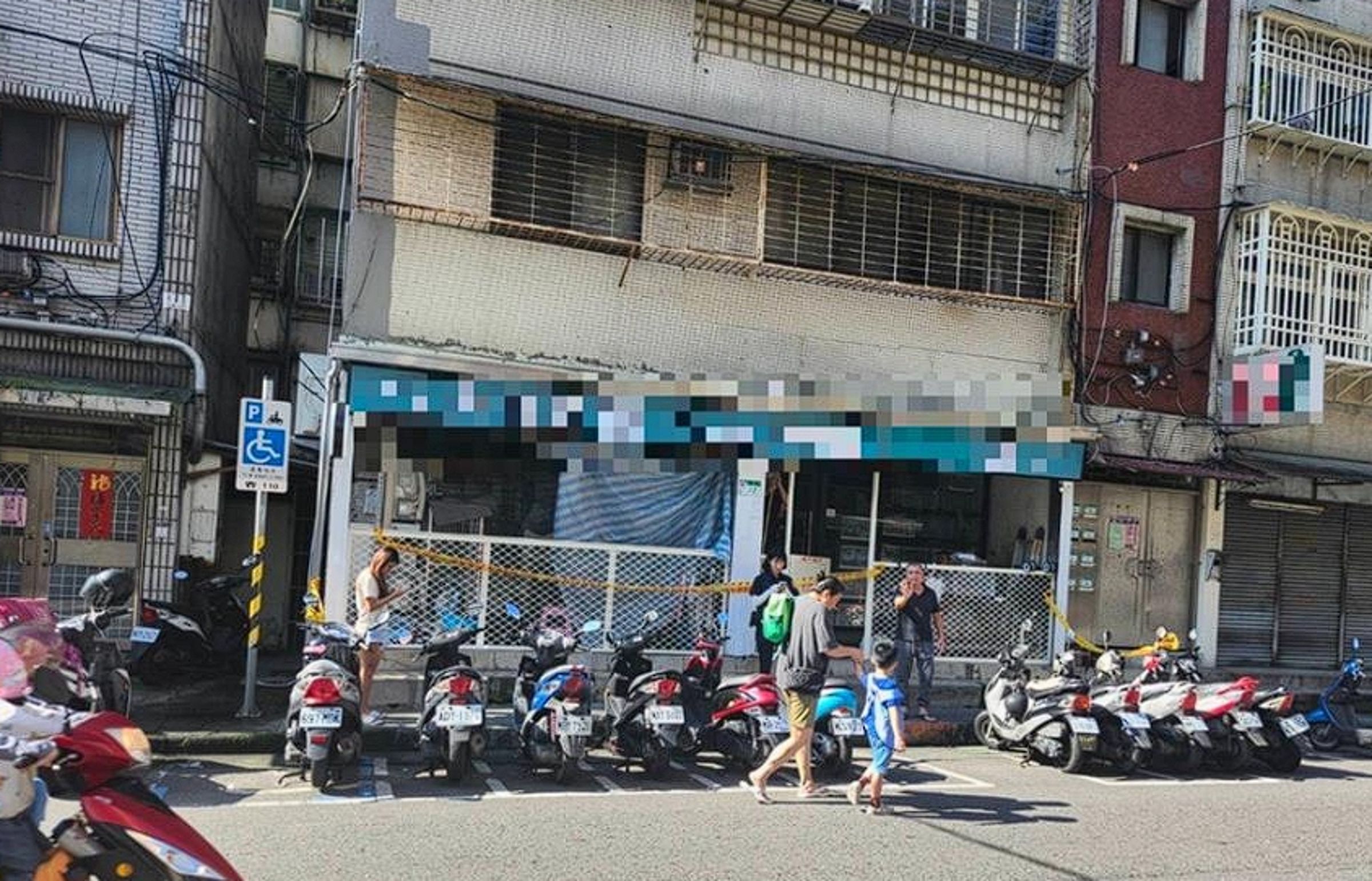 內湖一家寵物店老闆無法獲得2樓同意無法營業登記,面臨龐大財務壓力等因素選擇輕生。(翻攝畫面)