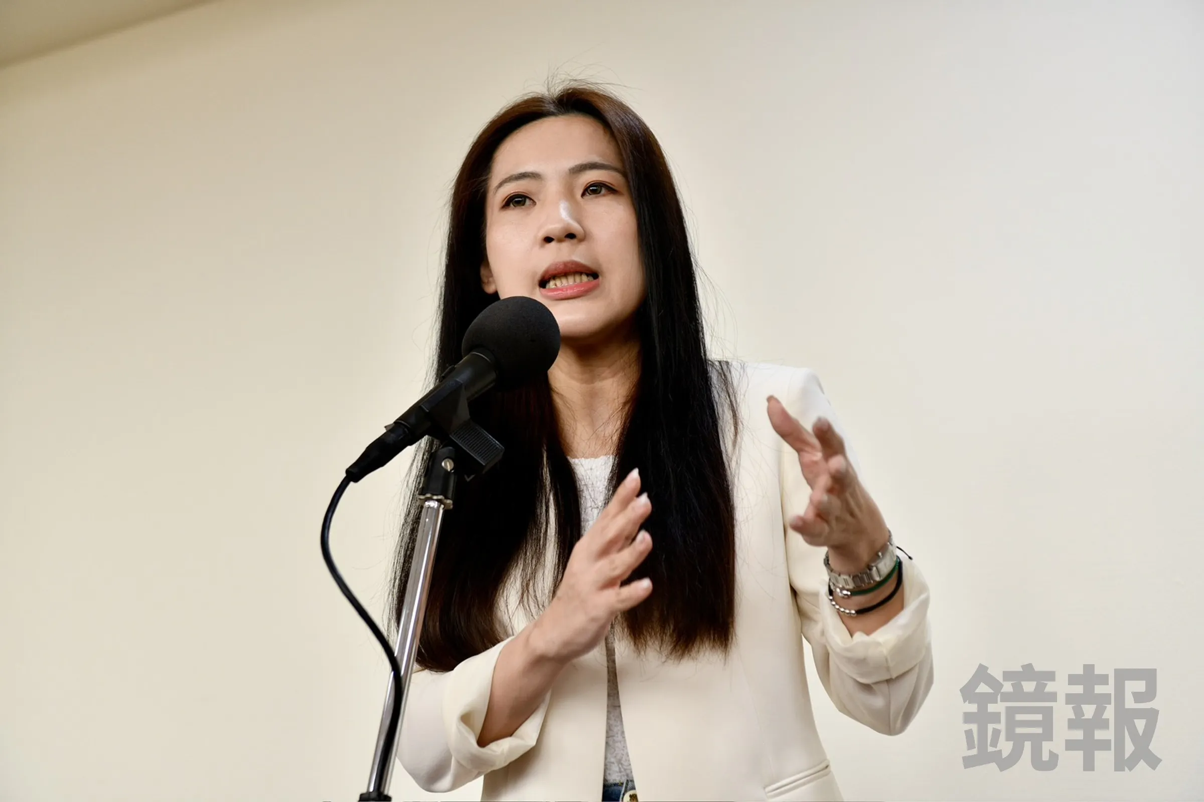 徐巧芯點名賴瑞隆是否應該比照佀廣洋「放棄民進黨提名」。（鏡報李智為）