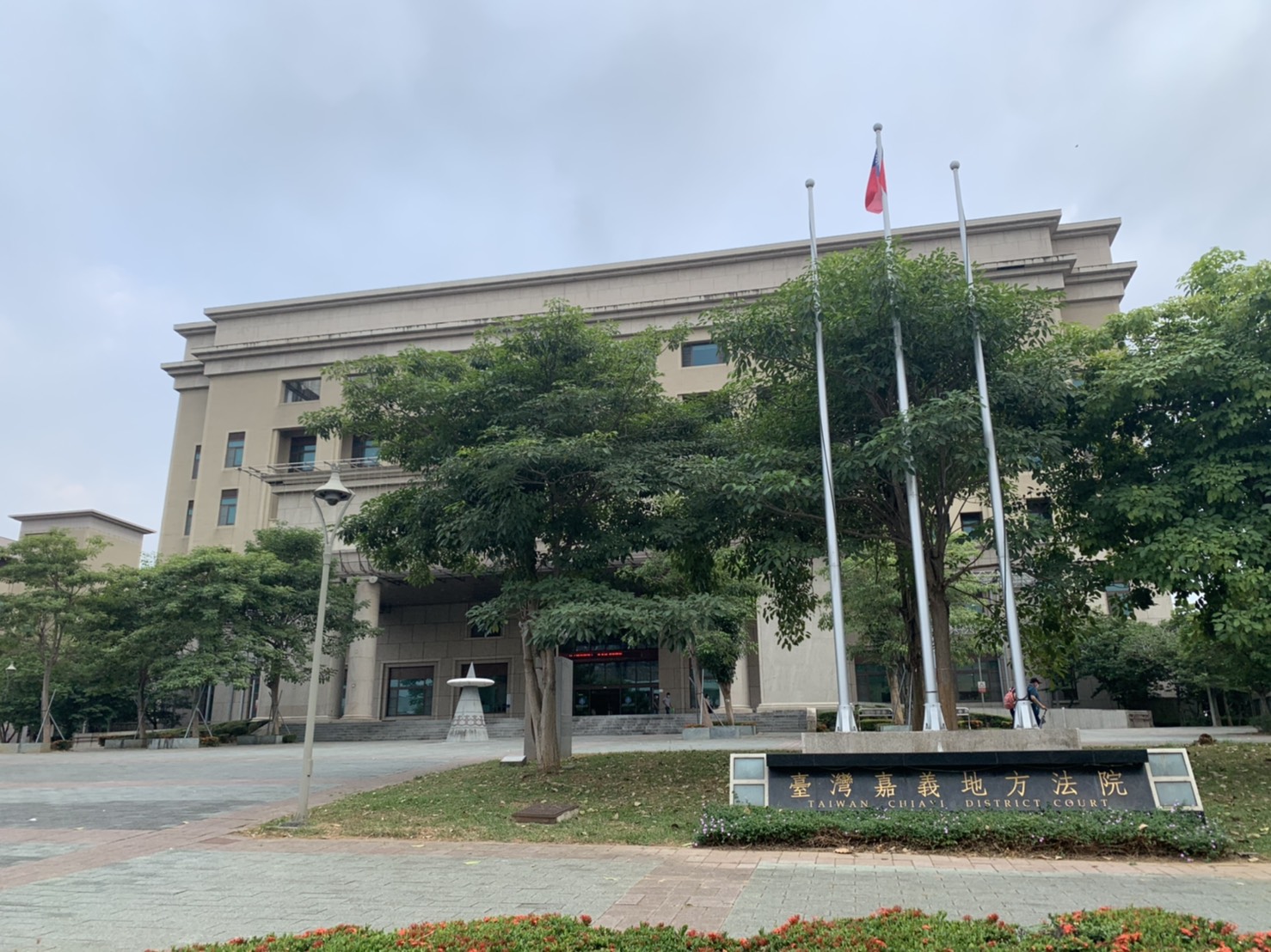 沈女在健身房、百貨公司露奶、裸露下體自摸，讓丈夫拍照，嘉義地院判處她拘役50日，可易科罰金。（本刊資料照）