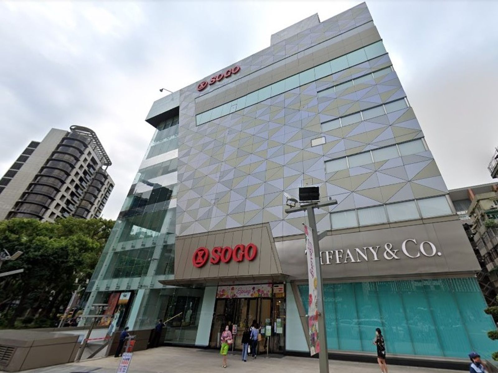 東區31年地標走入歷史！精品百貨全面3折起　最後營業日曝光