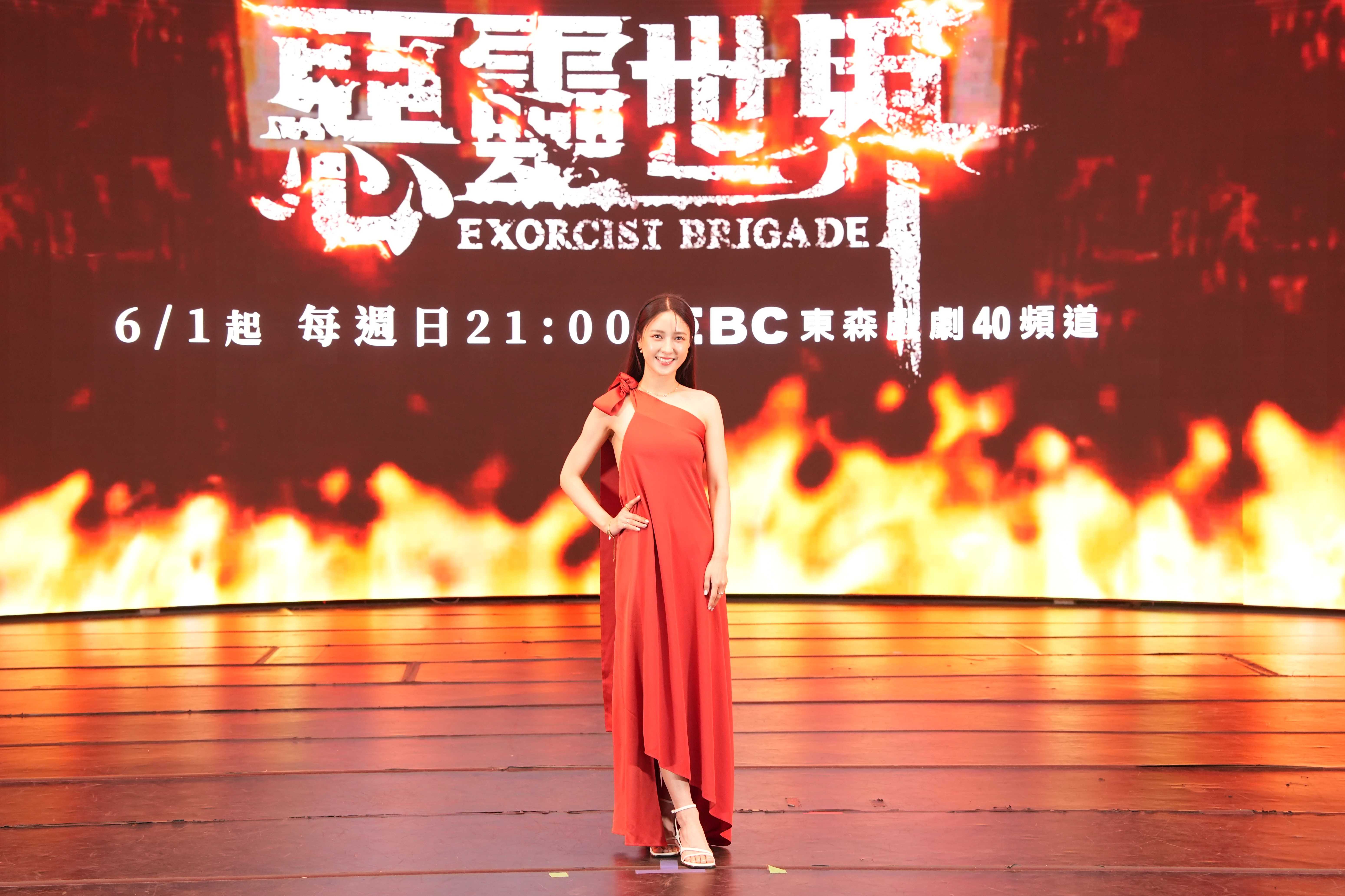 大元婚後首次露面被逼問孕事。（世新大學提供）