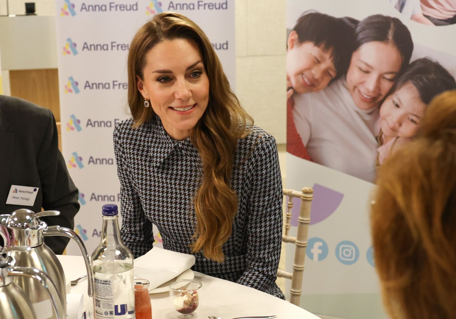 凱特王妃穿回3年前舊衣 網見對比照心疼:瘦到像一根棒棒糖!