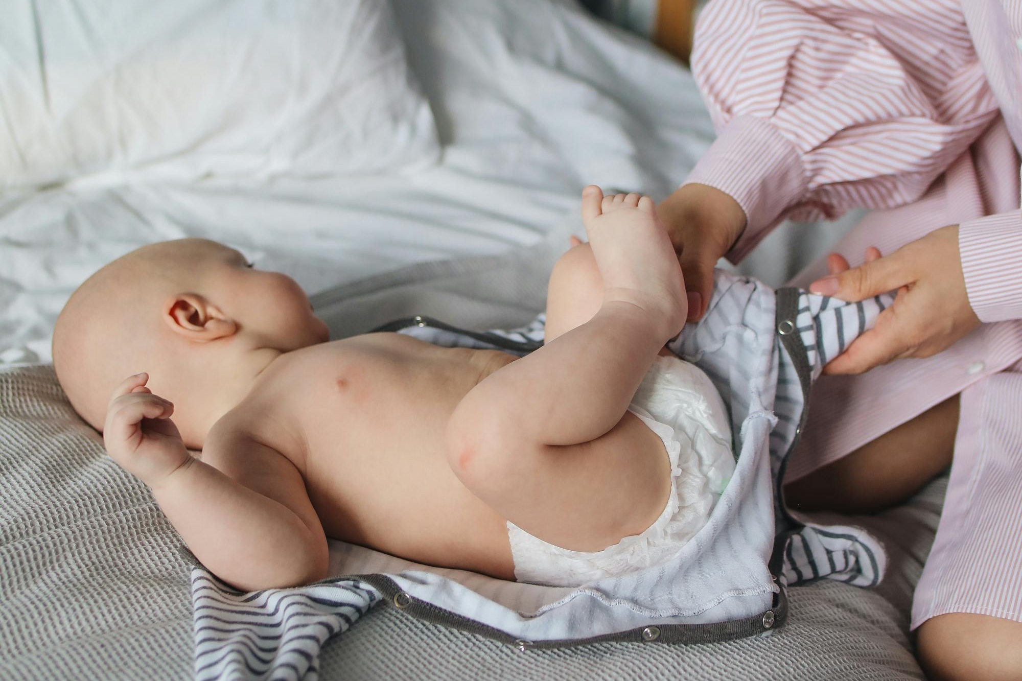 申請家庭外傭，原本需育有3名以上幼童的限制，大幅放寬至只要家中有1名未滿12歲的兒童即可提出申請。示意圖（pexels提供）