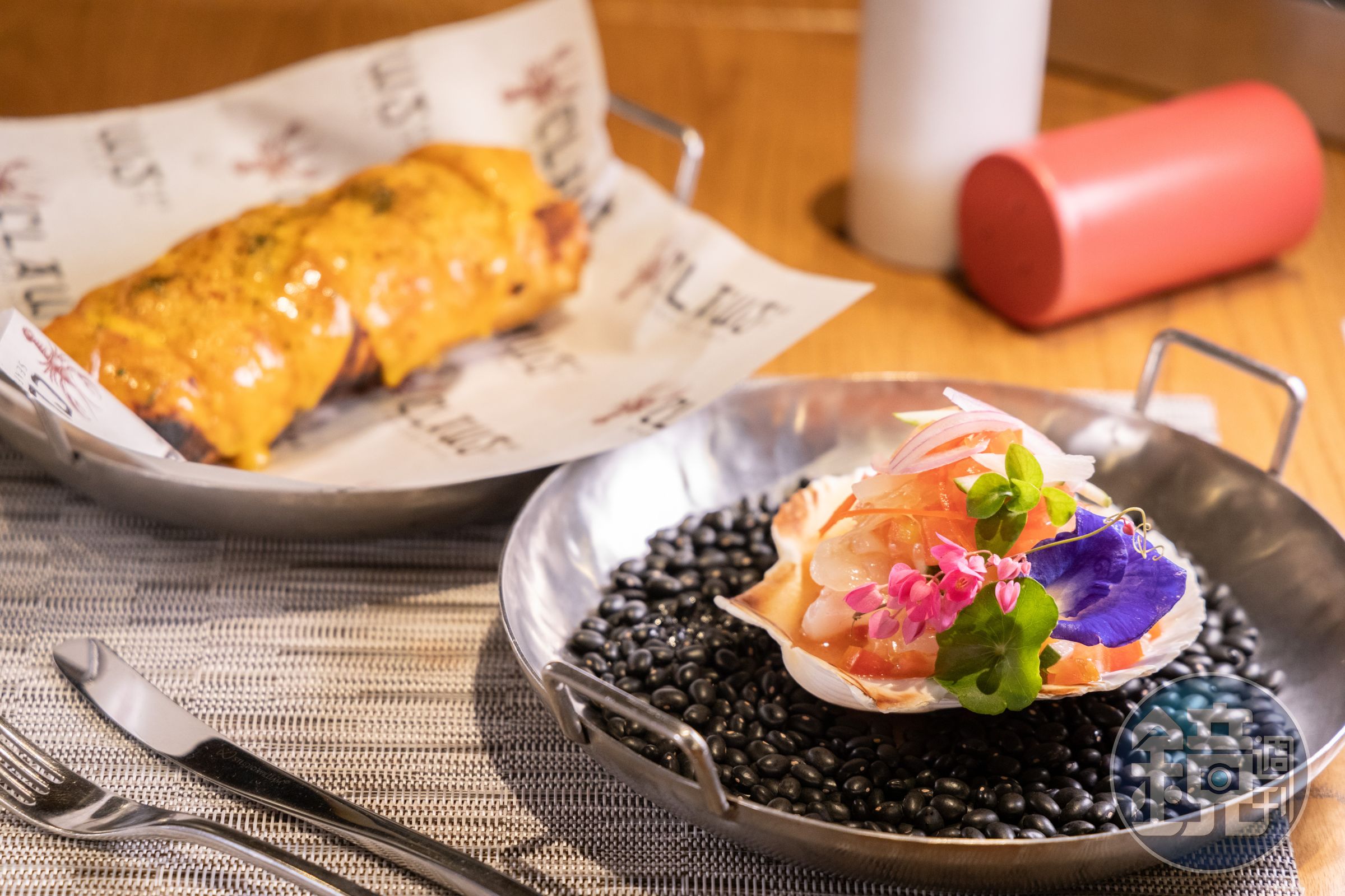 前菜選擇頗多,除了生蠔,我還鍾愛以檸檬汁醃漬的「Scallop Ceviche」,扇貝口感清爽。(420泰銖/份,約NT$384)
