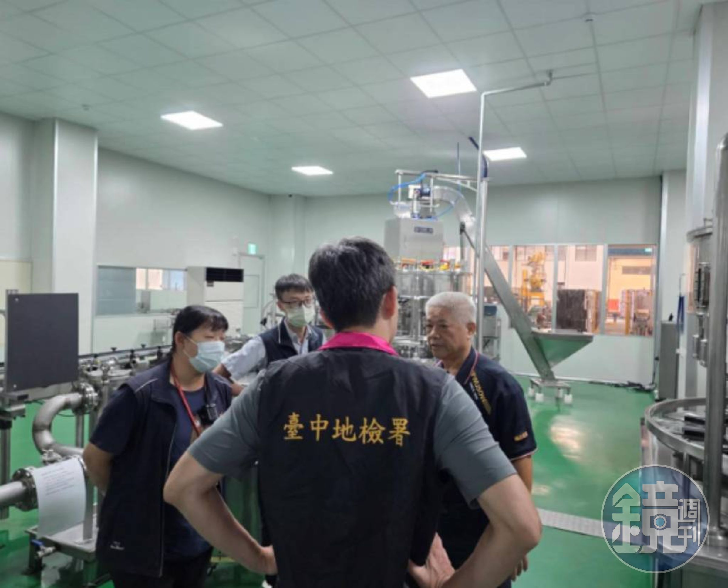 檢察官分組到各廠查廠蒐證。(中檢提供)