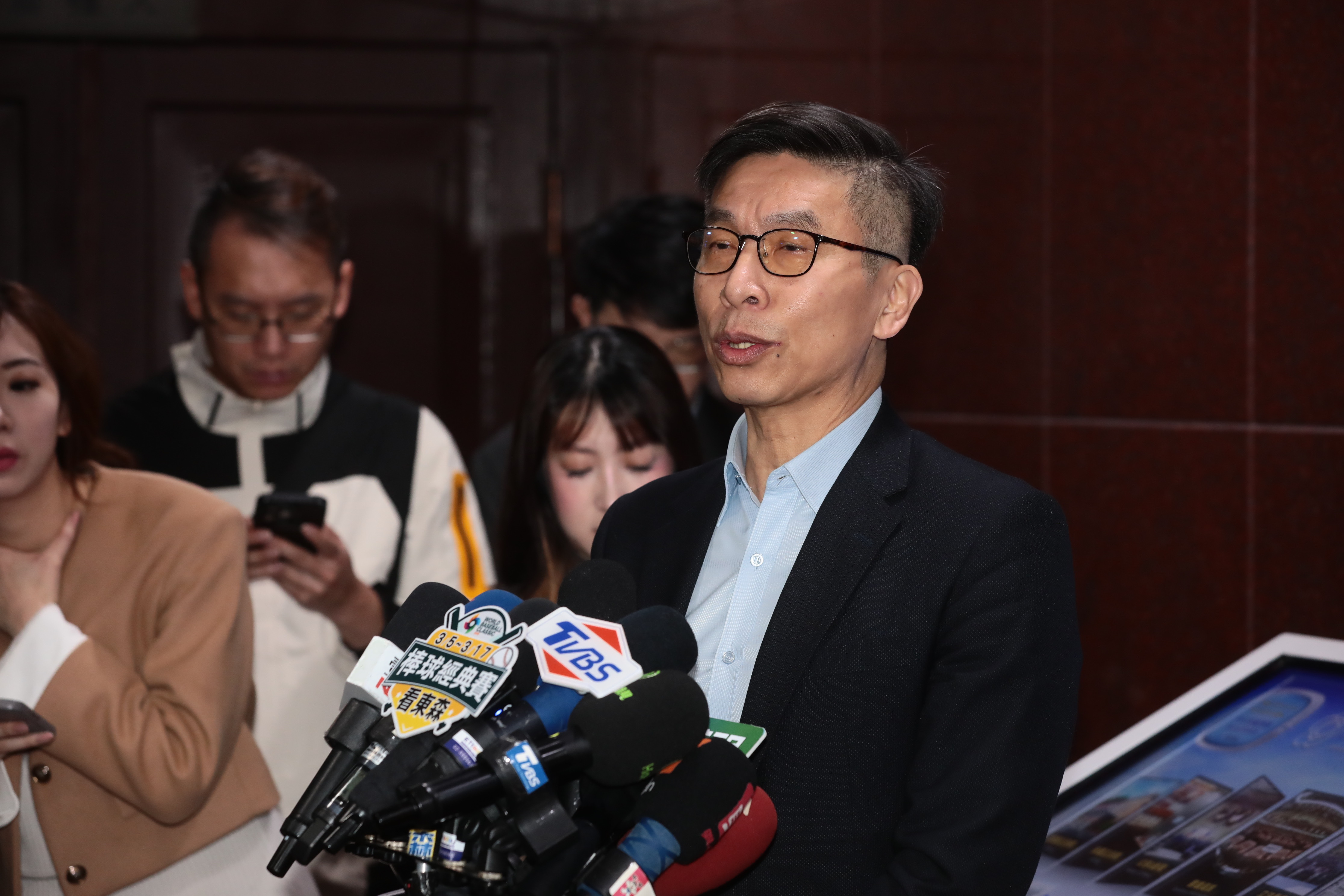 鍾佳濱批藍白根本達不到送出彈劾案的門檻，只是一廂情願。（鏡報林煒凱）