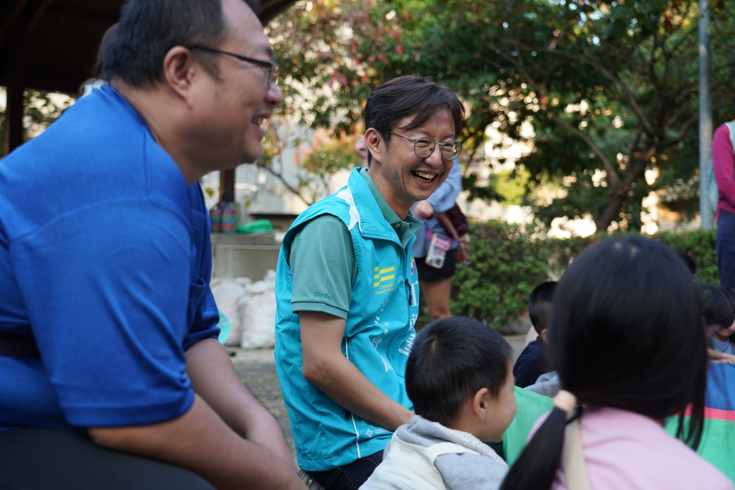 江肇國今（25）日在西區公館公園舉辦親子活動，分享對未來親子政策的積極看法。（江肇國服務處提供）