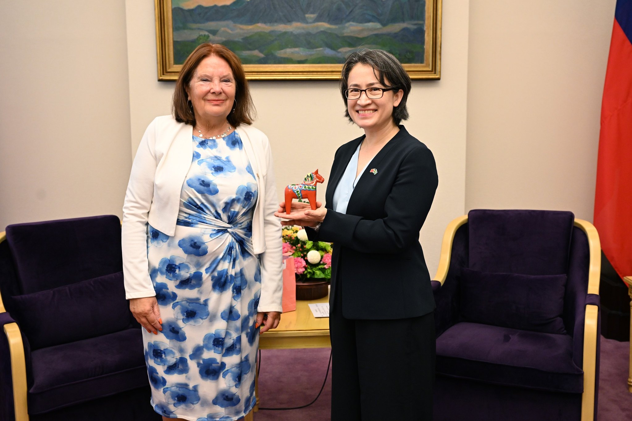 蕭美琴上午接見台瑞典國會議員協會跨黨派訪問團。（總統府提供）