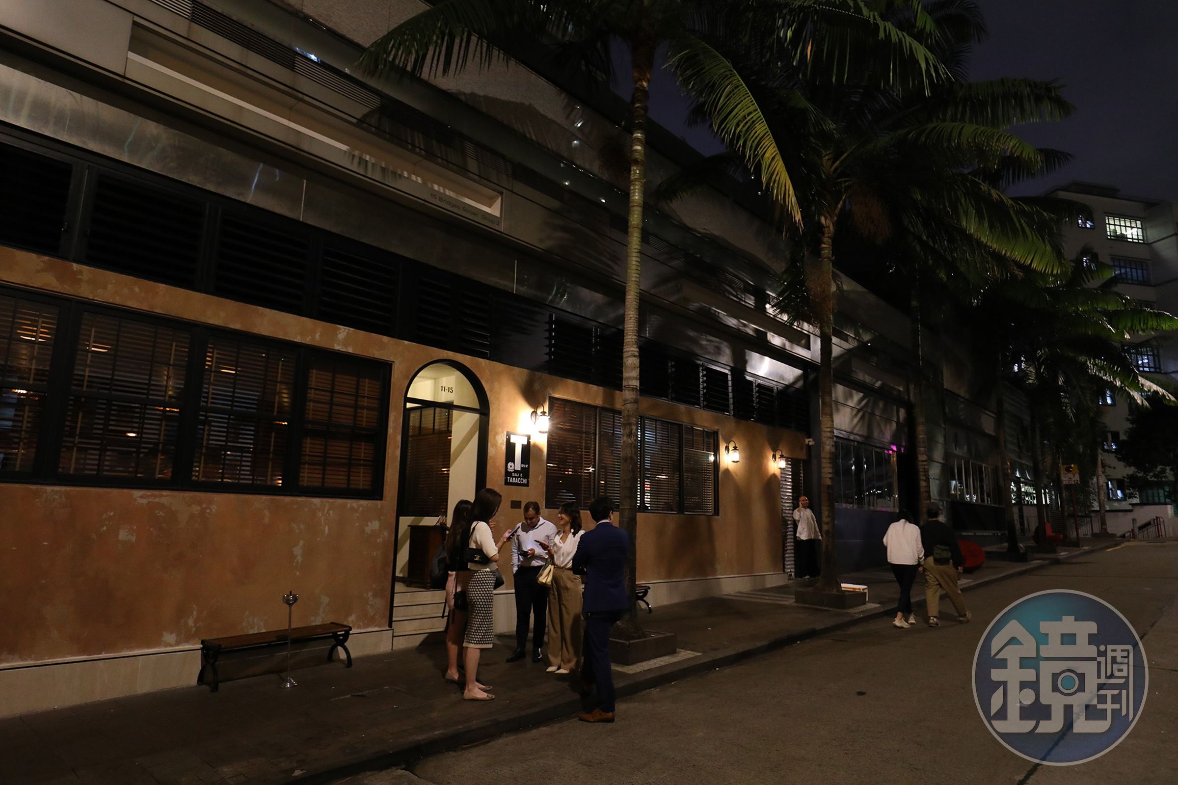 Bar Leone的外觀非常低調，招牌也小到根本看不見。