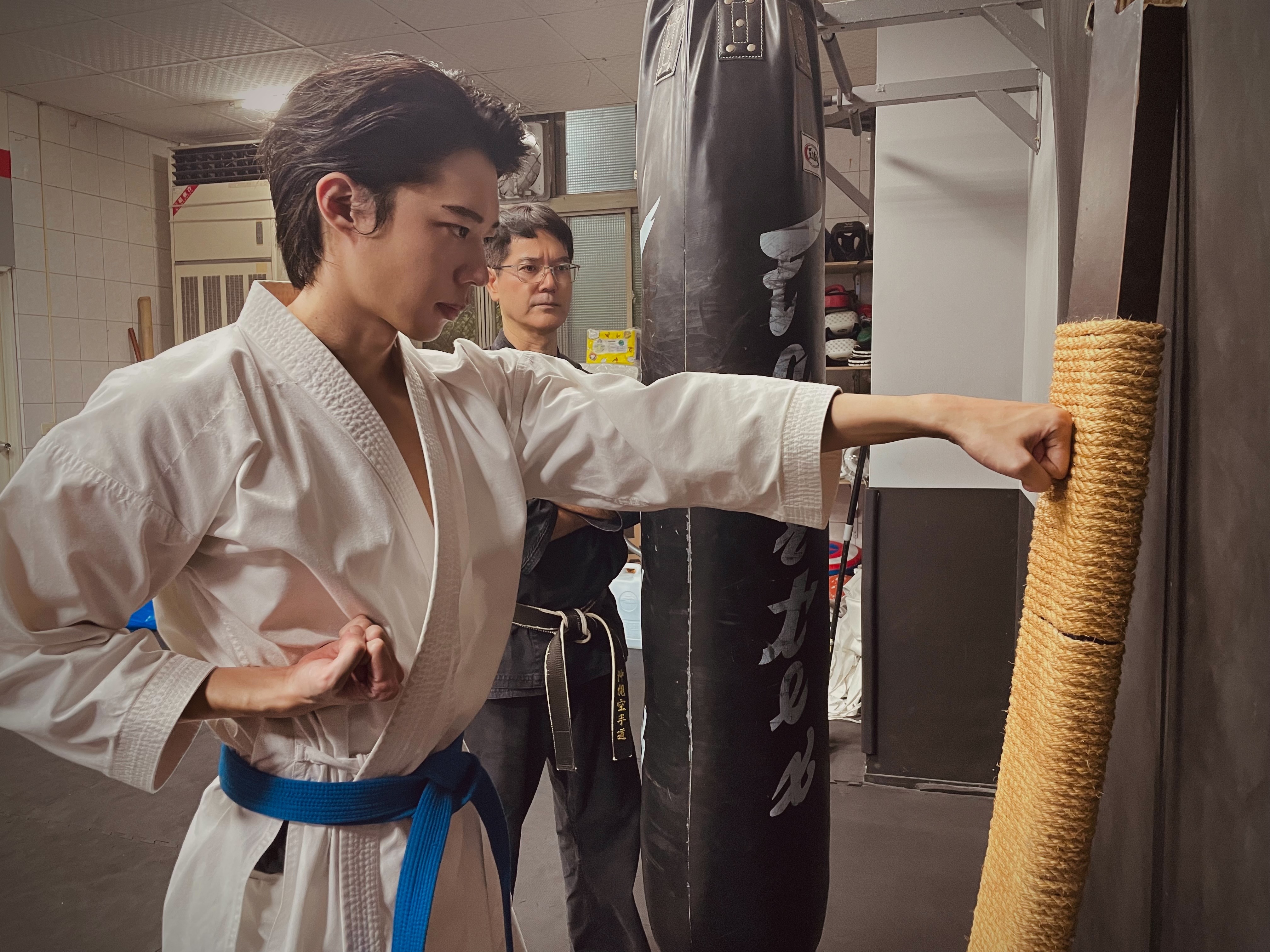 黃信赫每週練習1次空手道。（艾迪昇傳播提供）