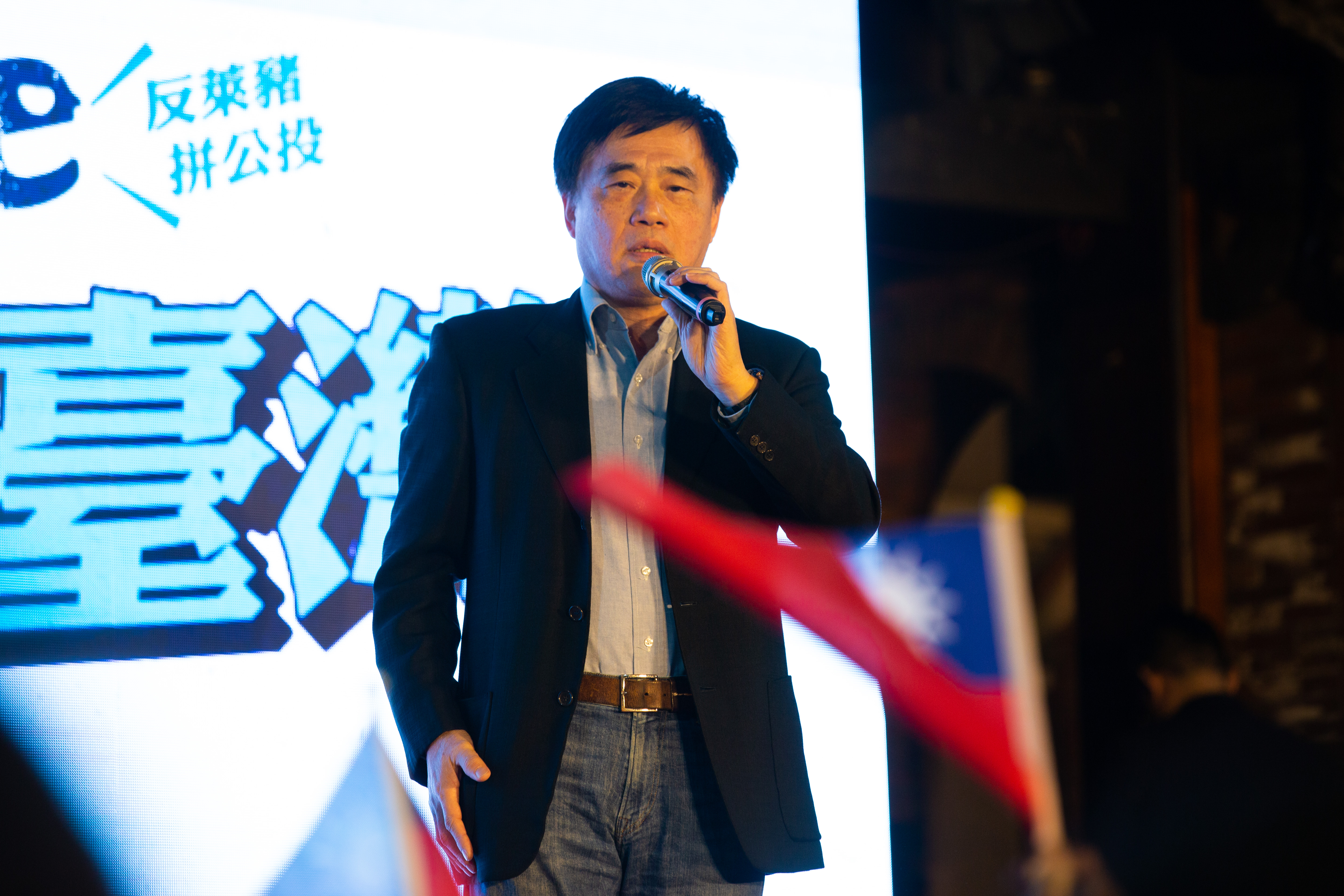 郝龍斌接到詐騙電話，對方自稱高雄市政府社會局人員，指有人他拿的身分證申請低收入戶的補助。（本刊資料照）