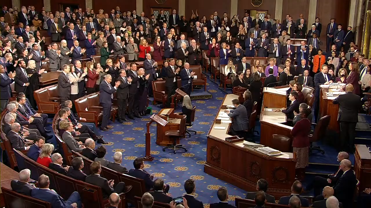 民主黨議員也位賀錦麗鼓掌。（翻攝自 US House Clerk）