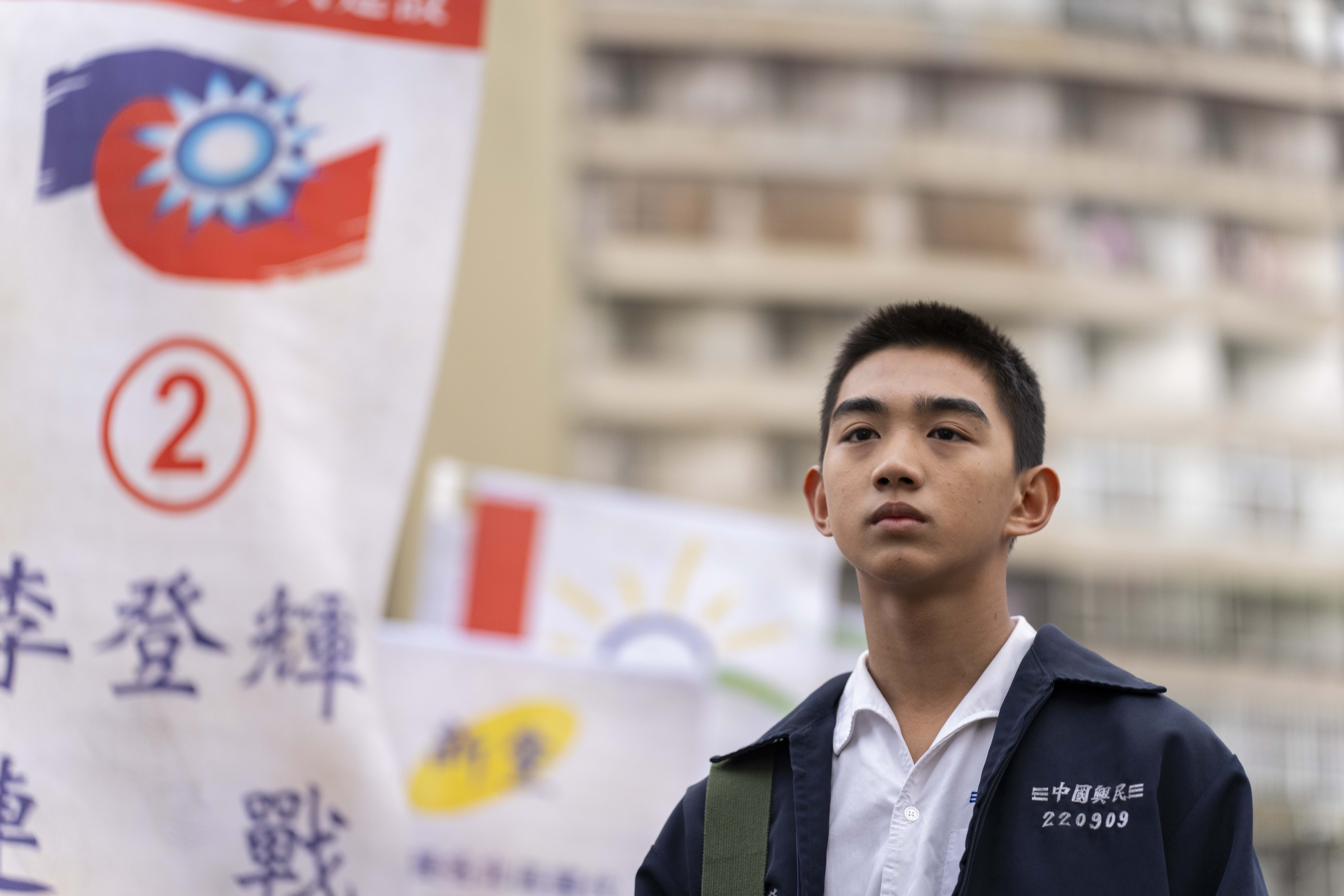 《南方時光》中演員陳玄力飾演九〇年代的叛逆少年。 (百景娛樂 提供)