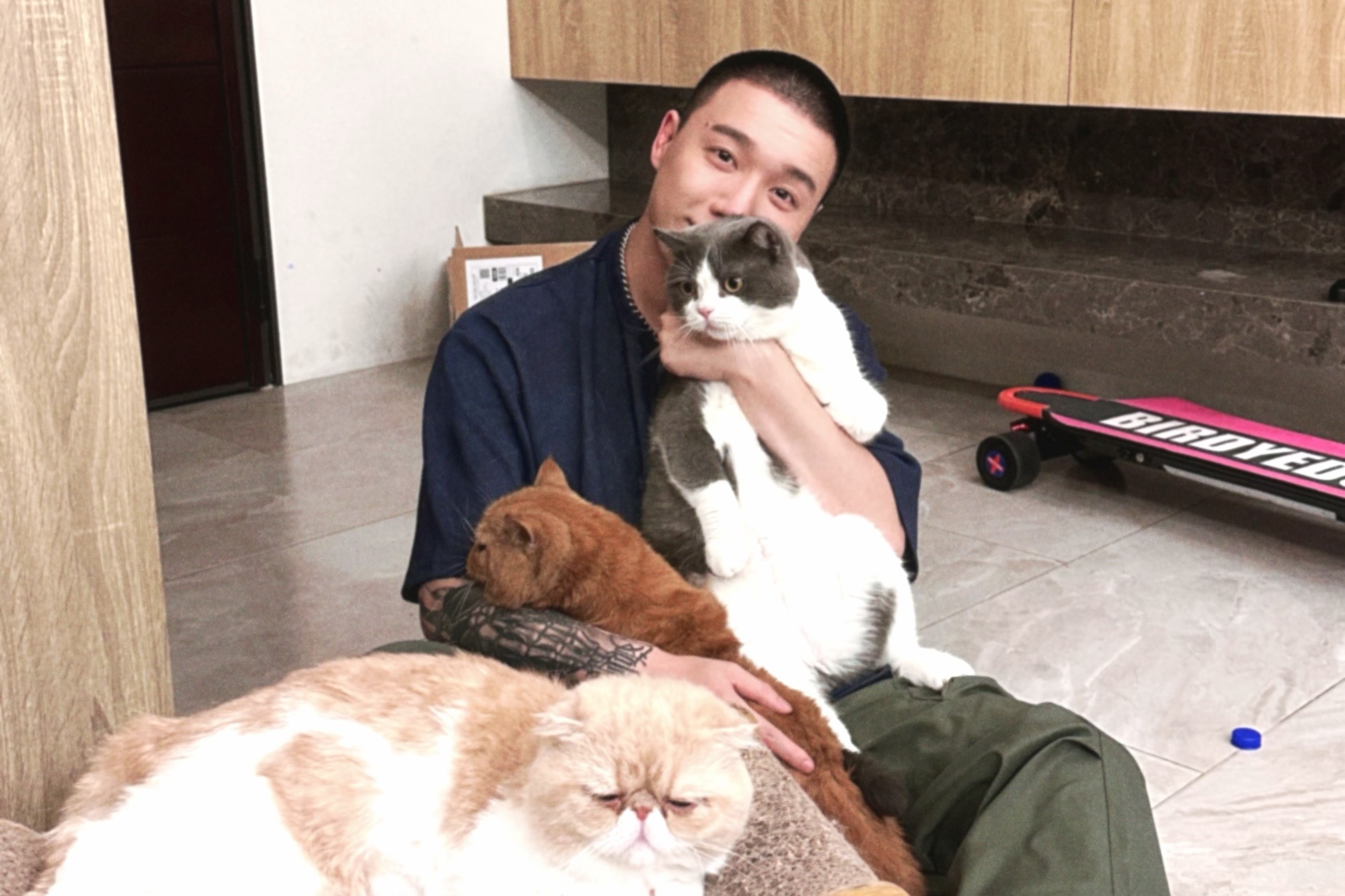 Toyz突然更新IG，引發粉絲留言關切。（翻攝自IG@toyzlol）