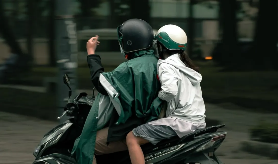 Uber今年7月在北投山區試辦「機車載客」的免費體驗服務，卻遭裁罰共70萬。（示意圖，Pexels）