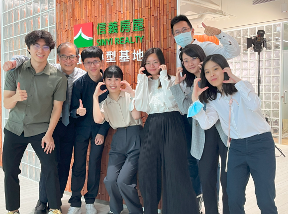 信義房屋獲頒104人力銀行首屆雇主品牌大賞「最佳吸引力獎」肯定。（信義房屋提供）