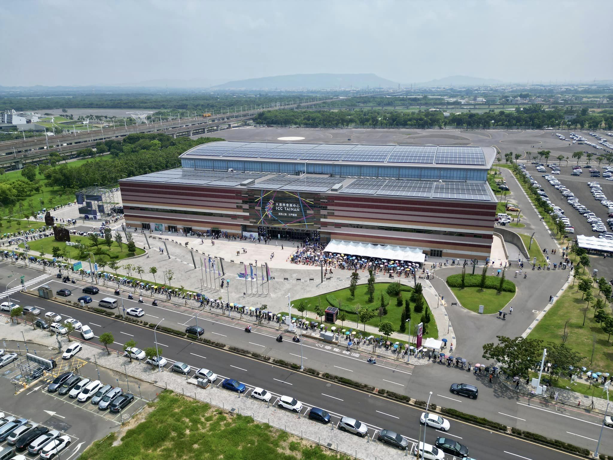 2024台灣文博會今天場外排了滿滿人潮。（翻攝自台南式 Tainan Style臉書粉專）