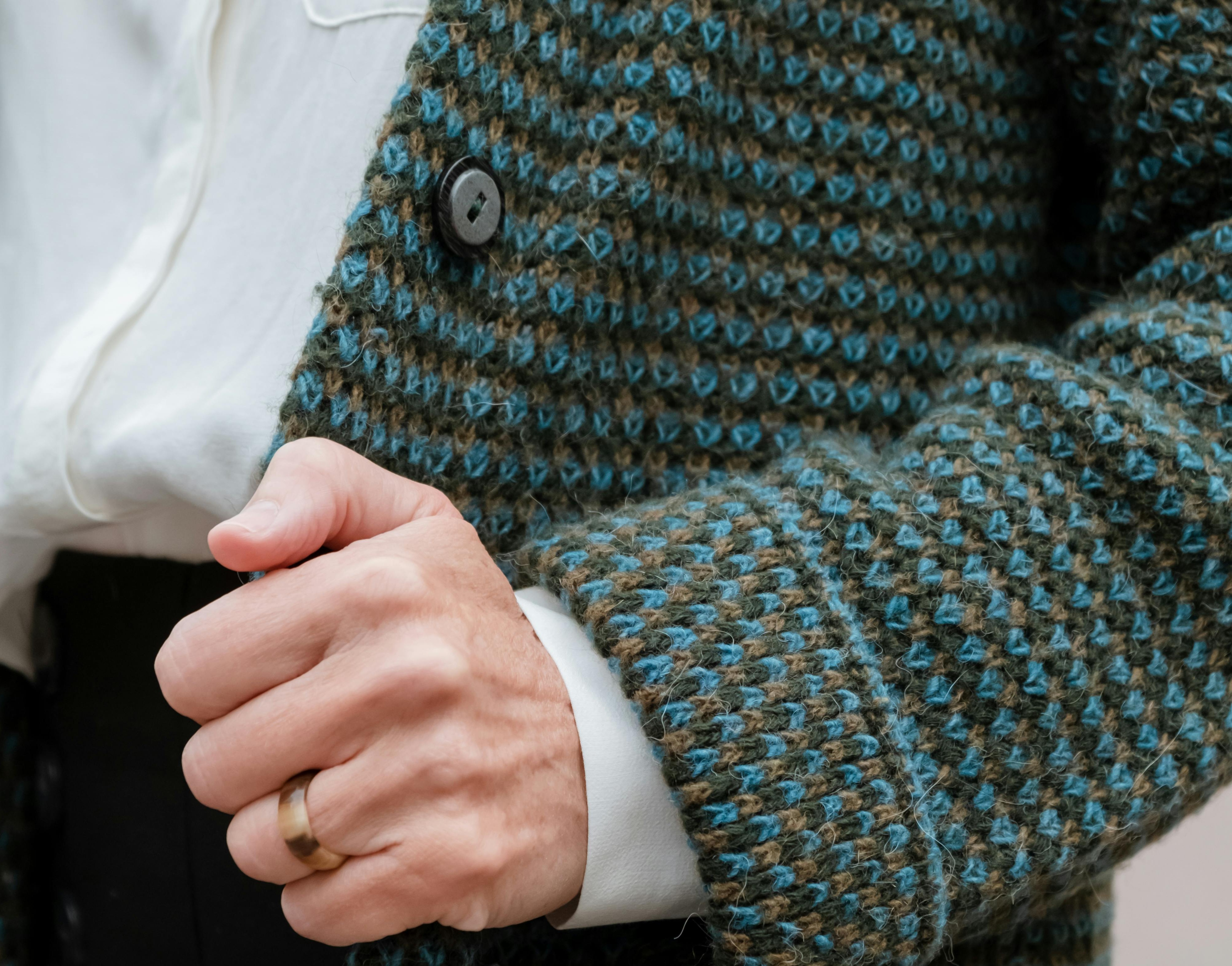 一名女網友表示，穿5件仍覺得冷，但網友看她列出清單，直指針織毛衣對保暖沒幫助，圖為示意圖。（翻攝自Pexels圖庫）