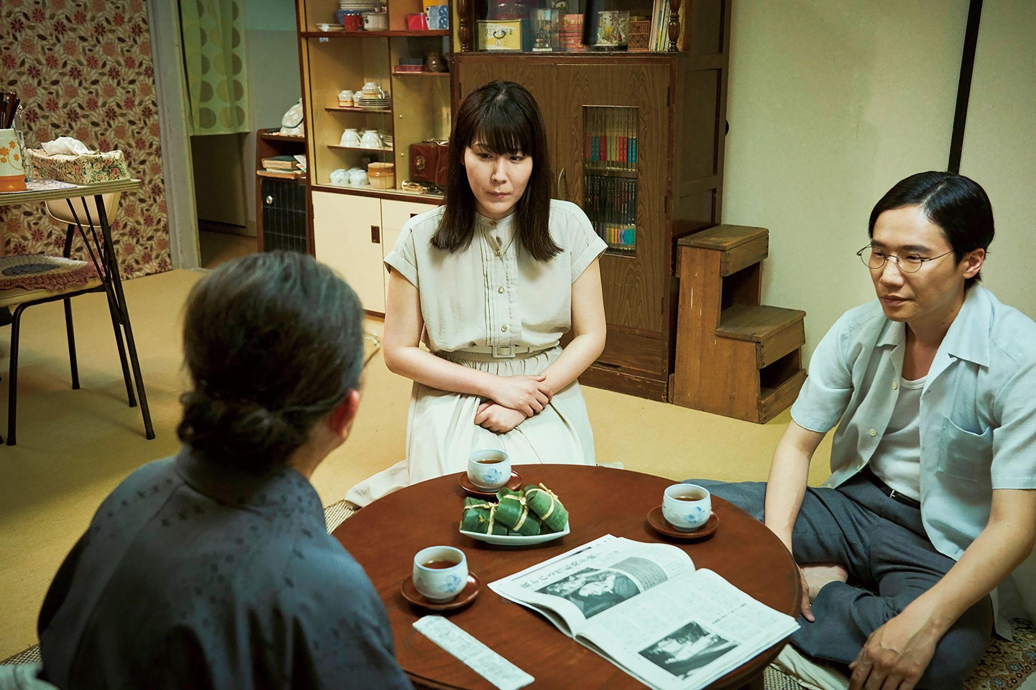 跨性別演員中川未悠（中）在《藍色男孩事件》飾演尚未進行變性手術的小幸，雖與男友過著幸福快樂的日子，但仍遇上不少難題。（天馬行空提供）
