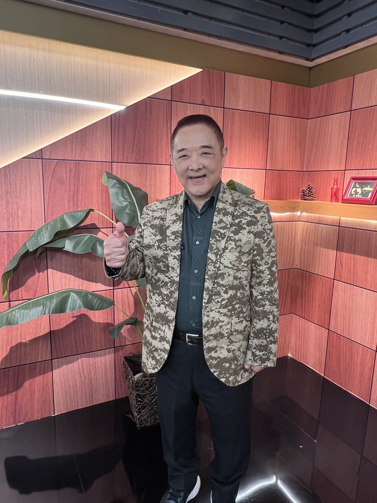 小亮哥拉皮抗老自認還不錯!受老花所苦近10年不敢開車。(年代提供)