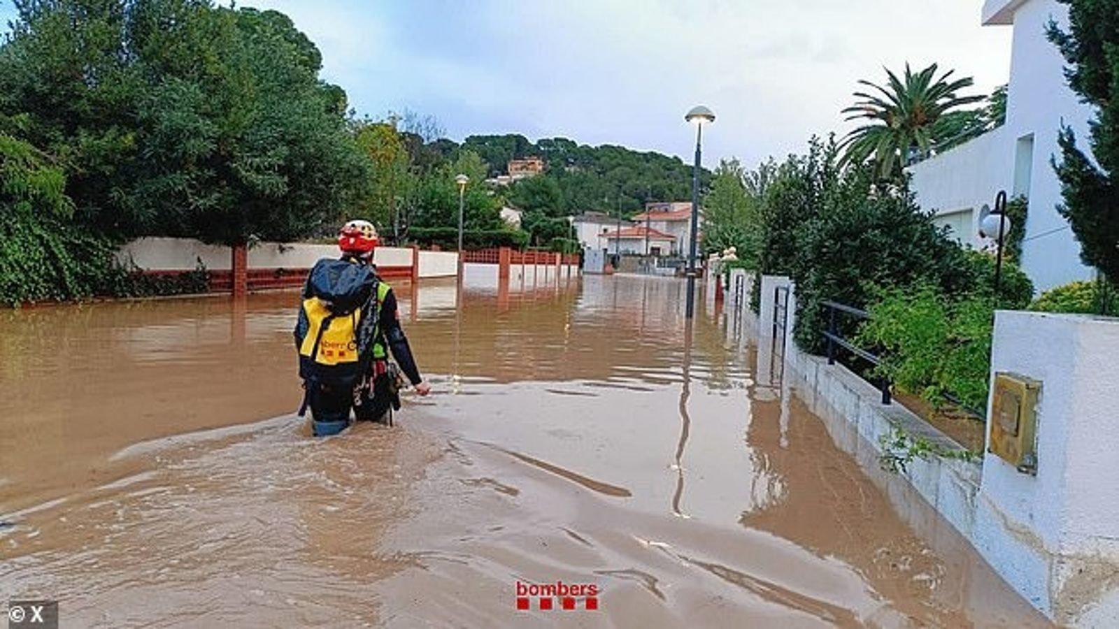 西班牙東部近期不斷遭逢豪大雨侵襲。（圖／翻攝自X平台）