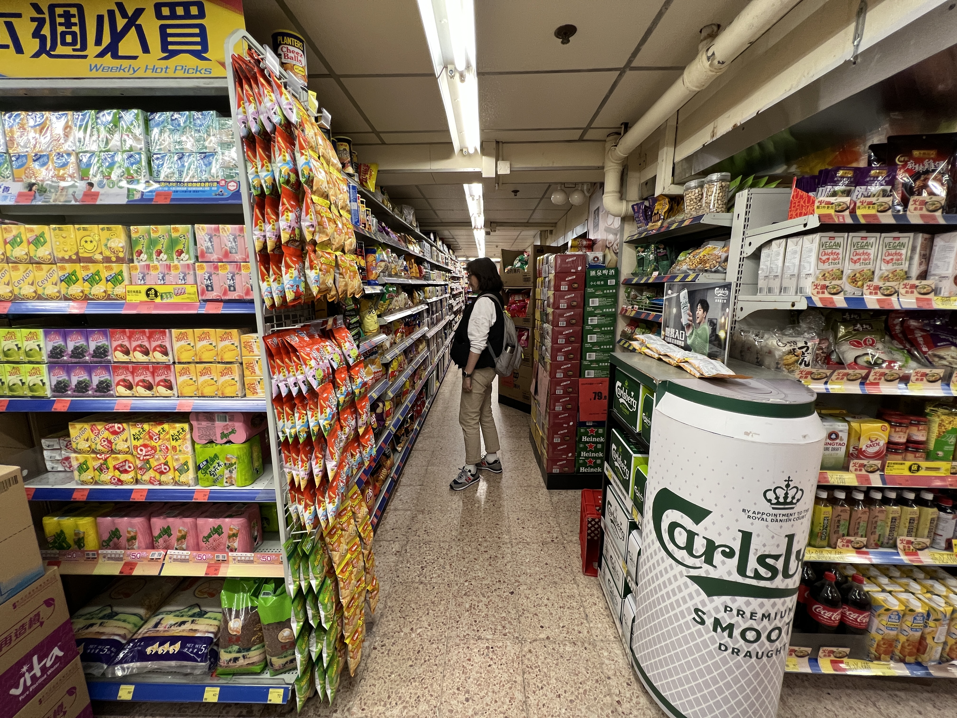 U購select深水埗店的空間不大，商品擺放很集中。