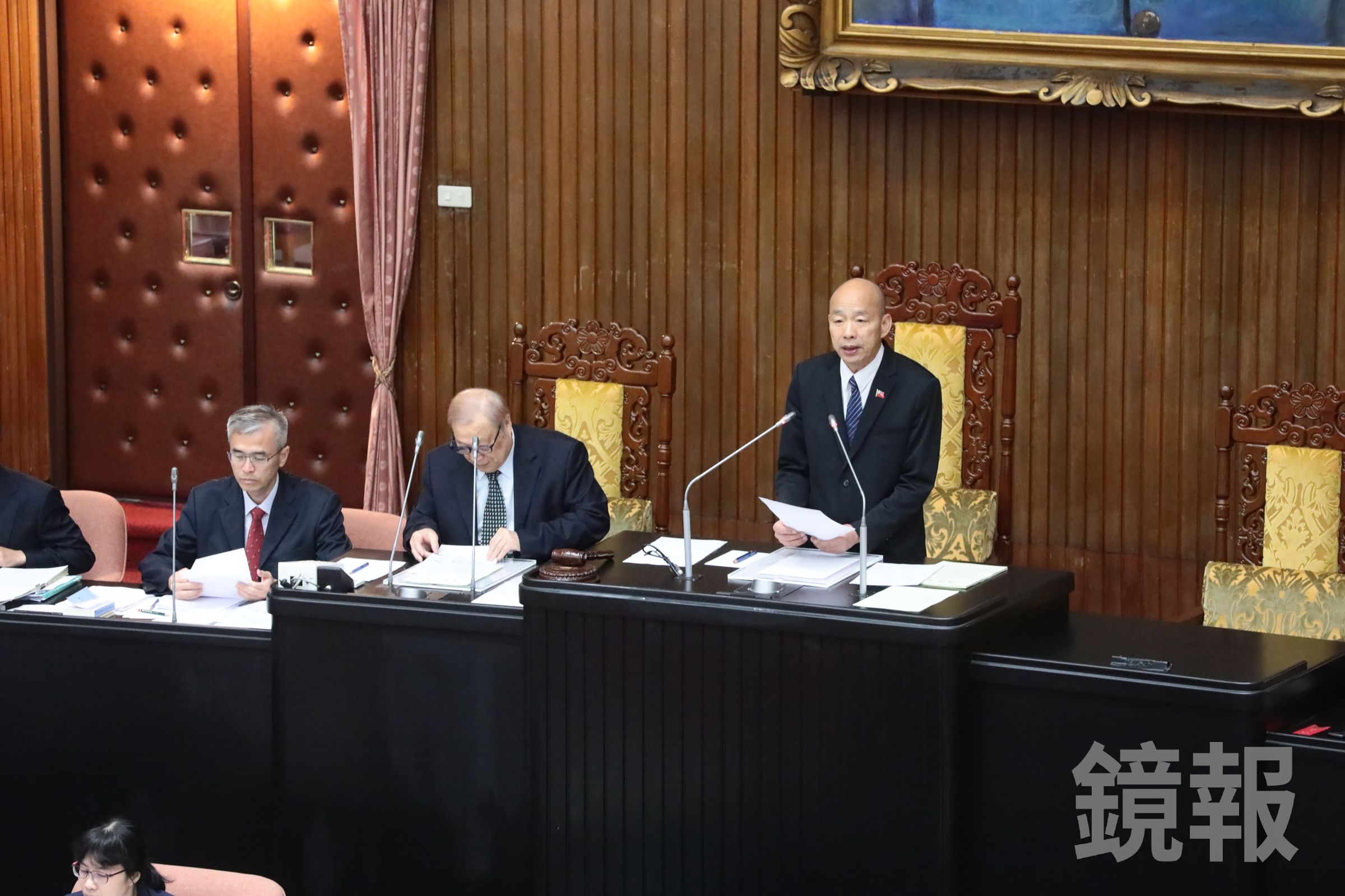立法院長韓國瑜呼籲行政院長卓榮泰不要不副署、不執行，並向在野黨喊話要展現成熟監督的高度，讓國家與人民過得更好。（鏡報林煒凱）